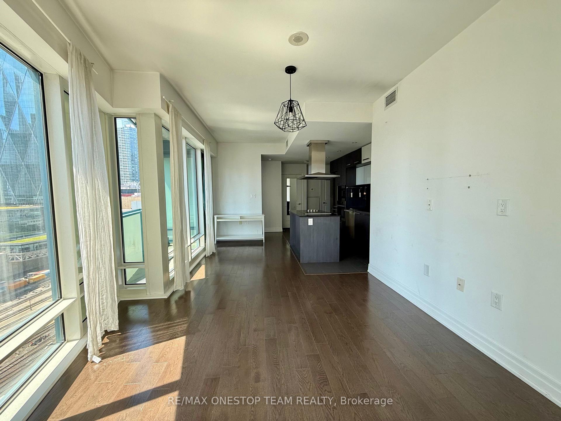 Photo 4 of Unit 1511, 8 The Esplanade, Toronto, Waterfront Communities — HOMEH