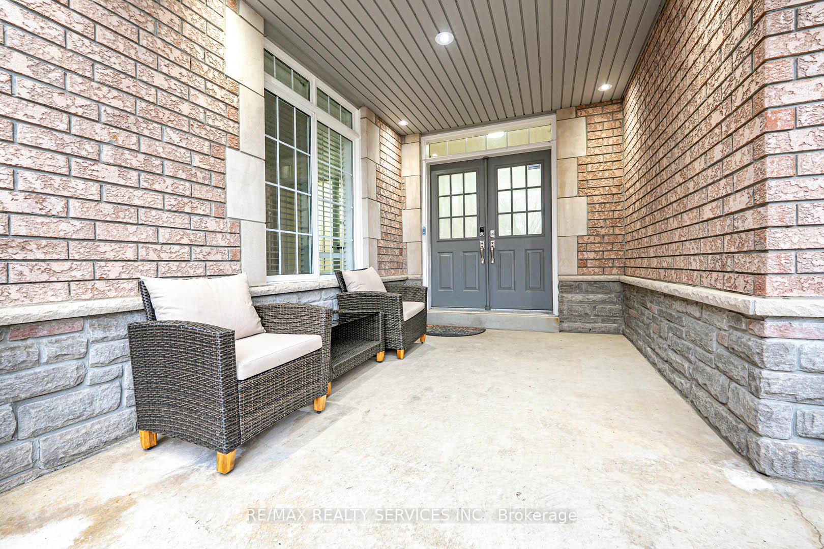 Photo 3 of 63 Links Lane, Brampton, Credit Valley — HOMEH