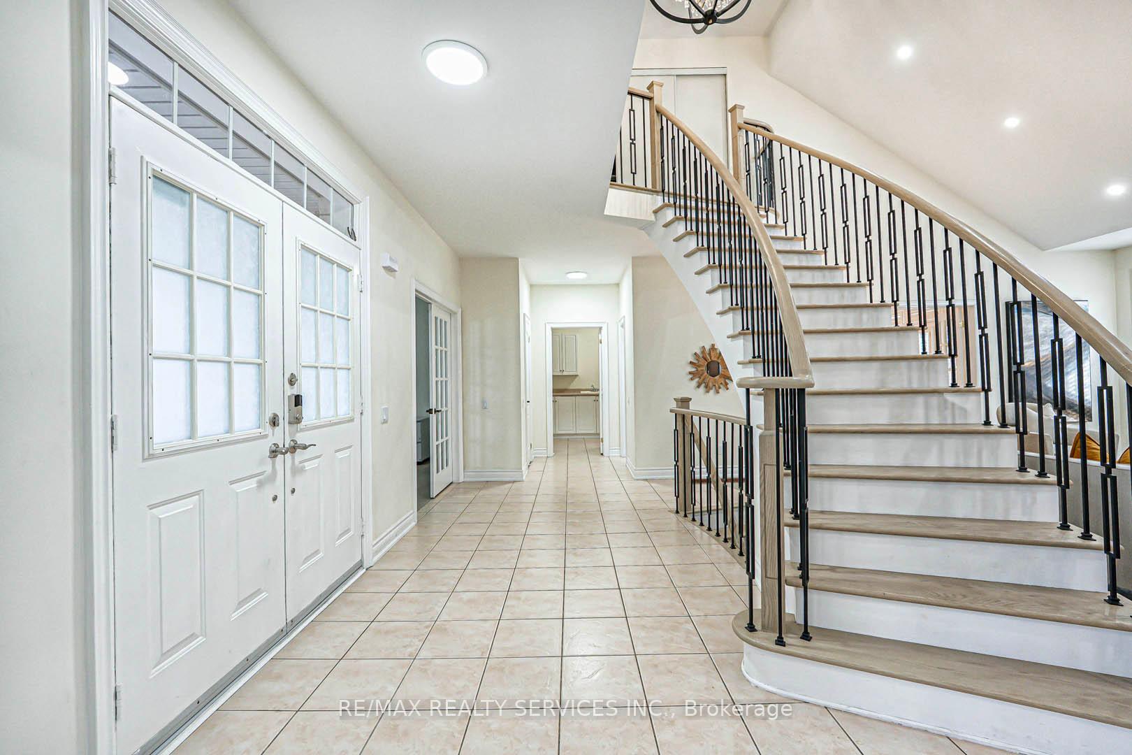 Photo 4 of 63 Links Lane, Brampton, Credit Valley — HOMEH