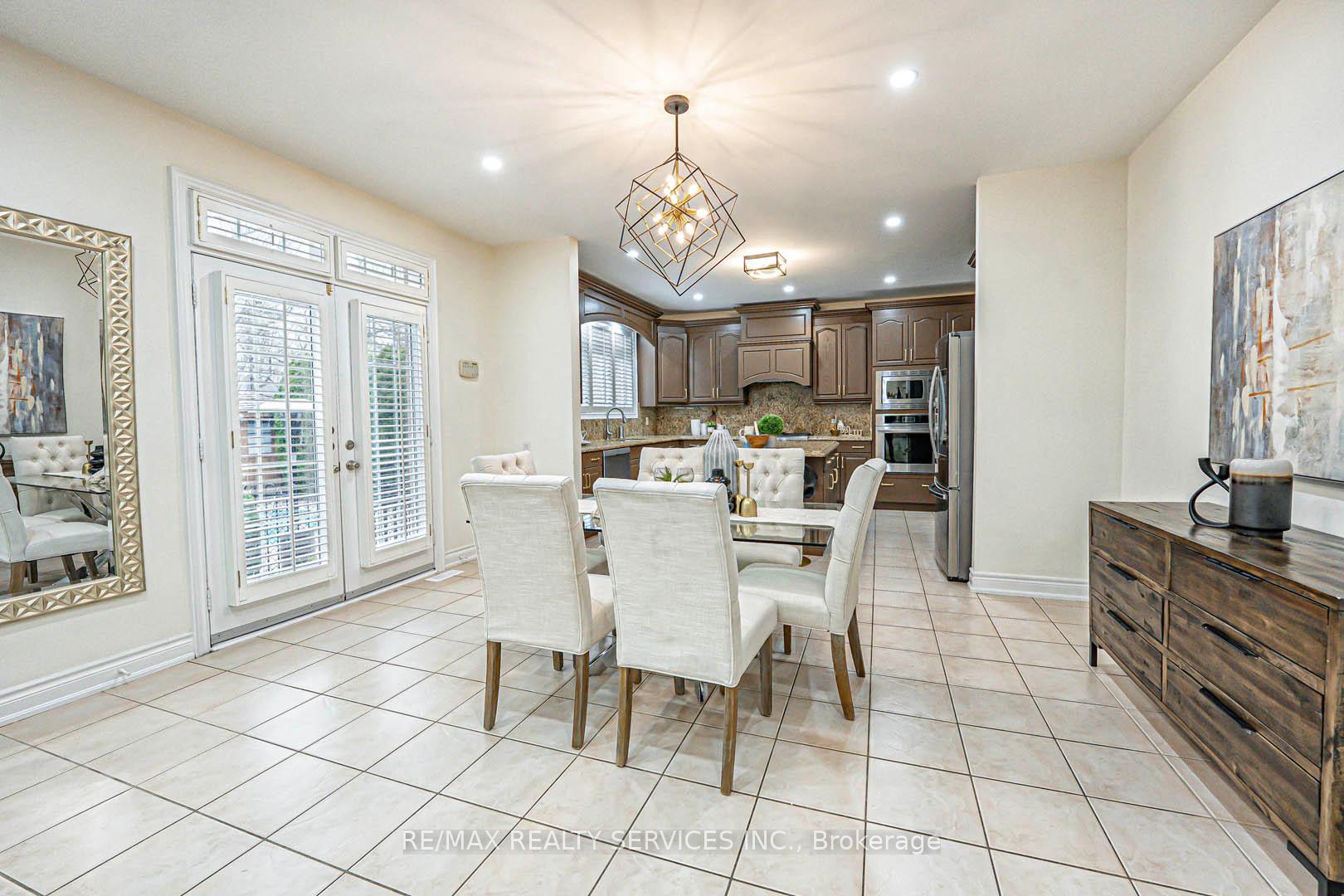 Photo 10 of 63 Links Lane, Brampton, Credit Valley — HOMEH