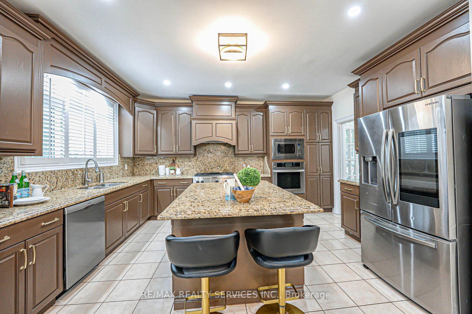 Photo 11 of 63 Links Lane, Brampton, Credit Valley — HOMEH