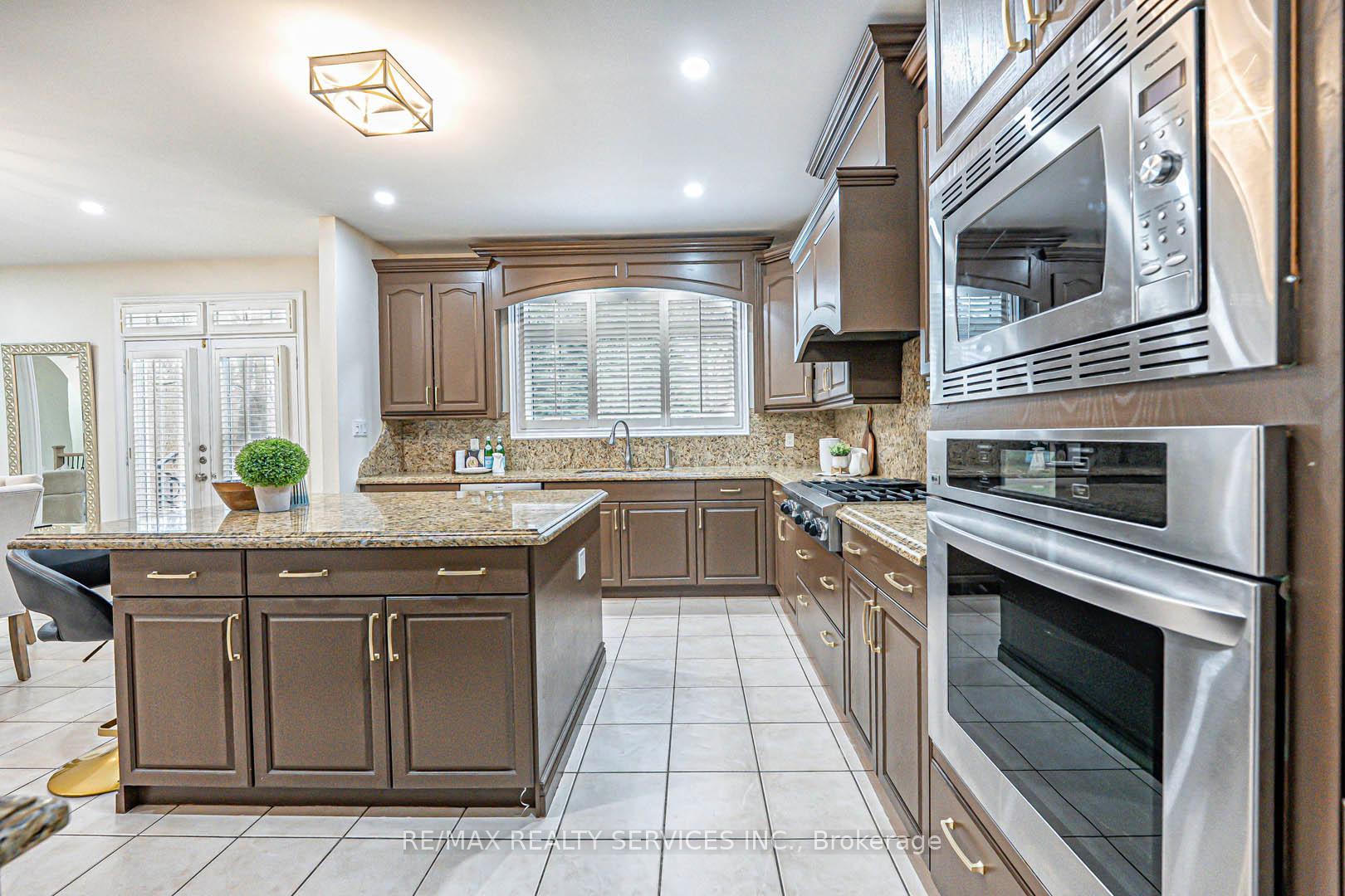 Photo 12 of 63 Links Lane, Brampton, Credit Valley — HOMEH