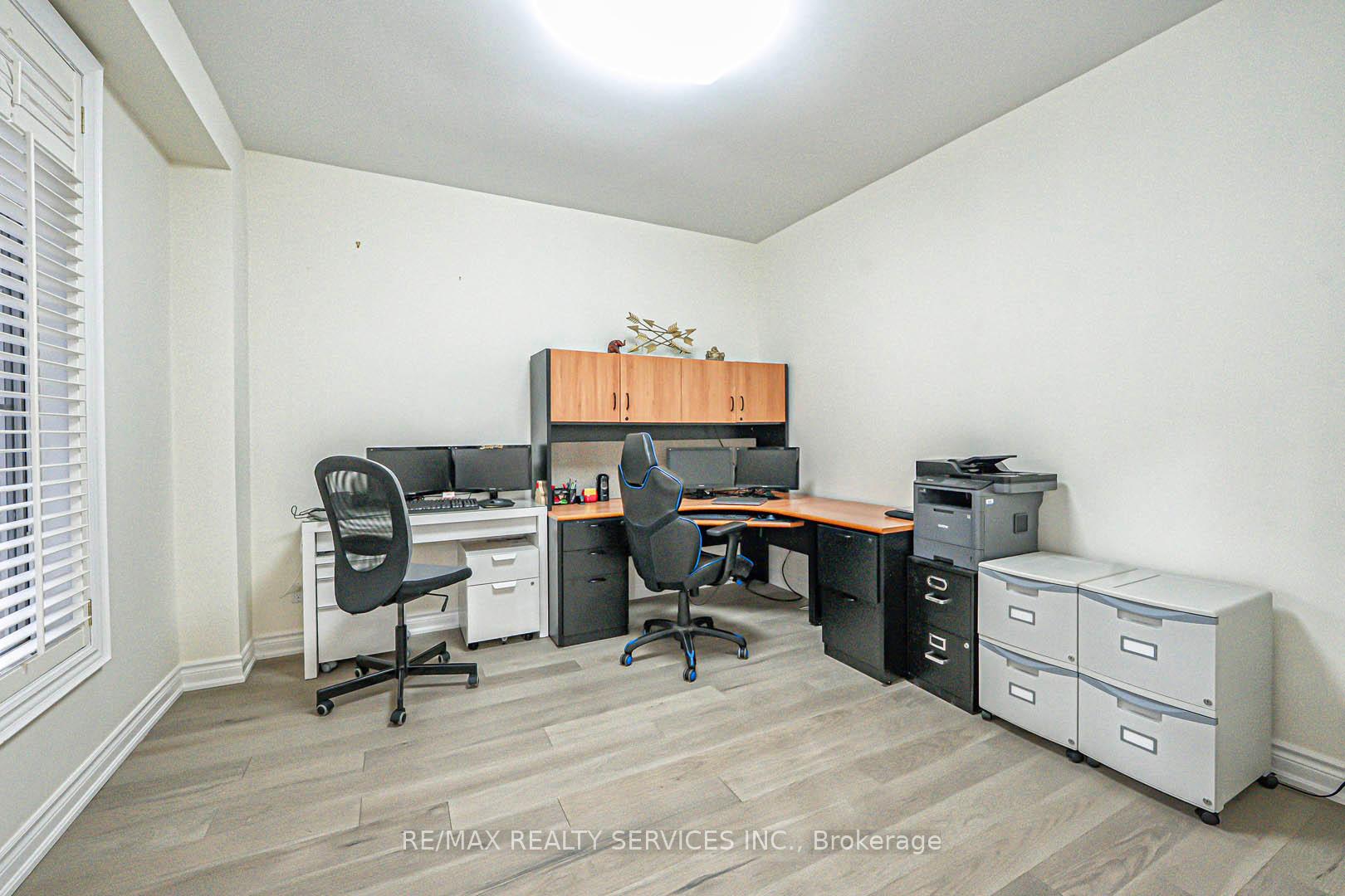 Photo 16 of 63 Links Lane, Brampton, Credit Valley — HOMEH