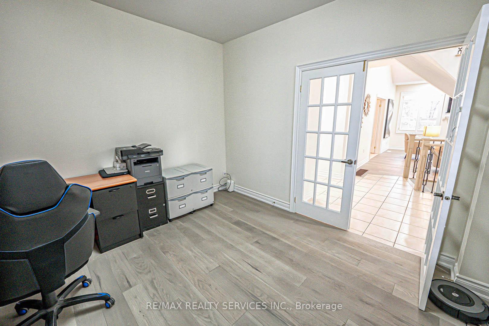 Photo 17 of 63 Links Lane, Brampton, Credit Valley — HOMEH