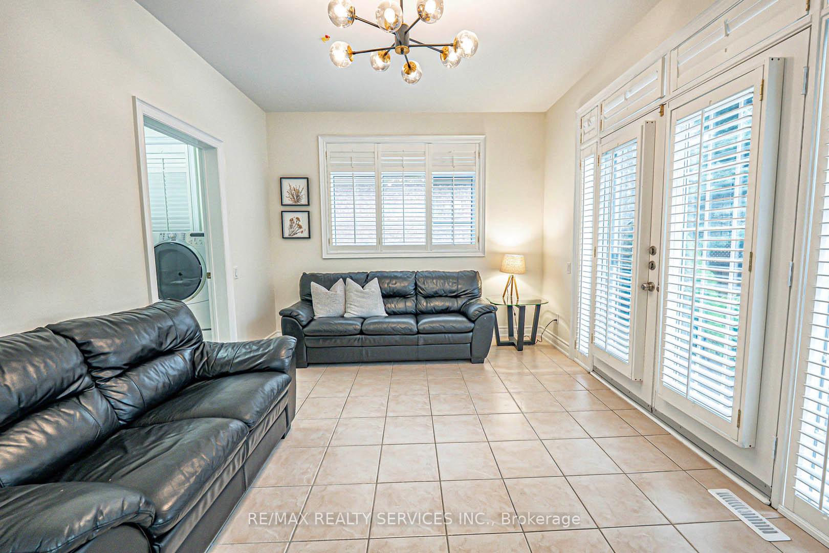 Photo 18 of 63 Links Lane, Brampton, Credit Valley — HOMEH