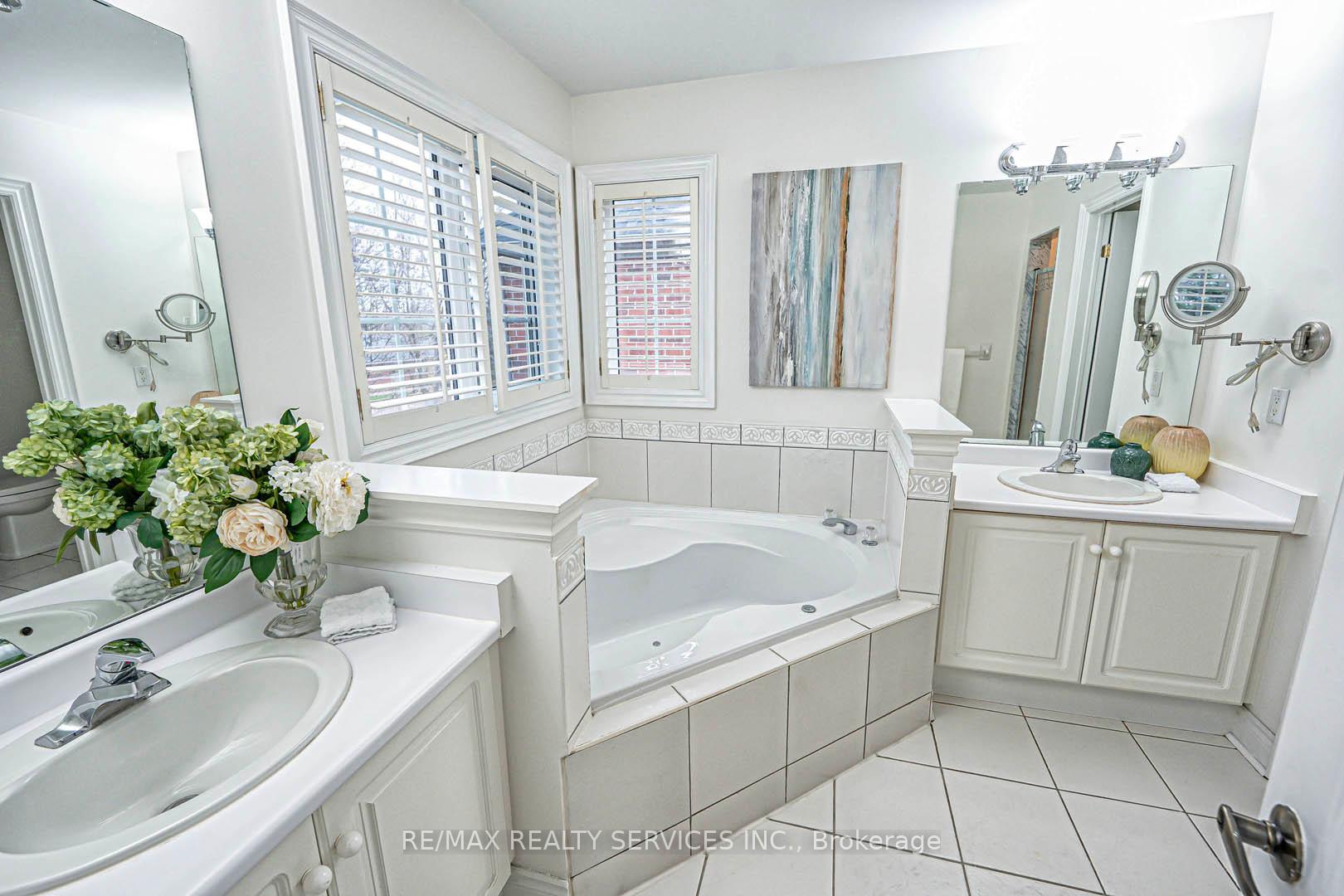 Photo 26 of 63 Links Lane, Brampton, Credit Valley — HOMEH