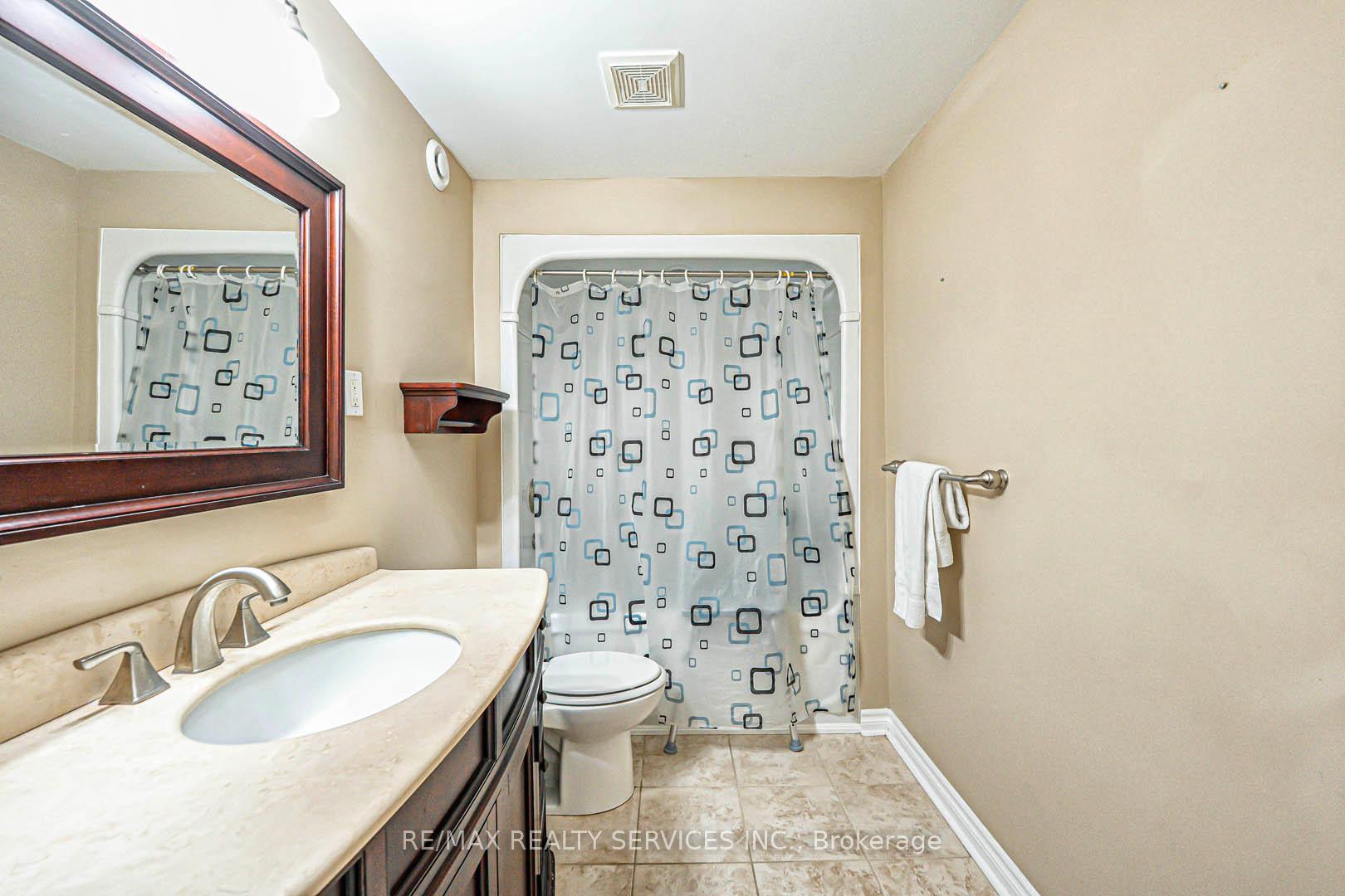 Photo 34 of 63 Links Lane, Brampton, Credit Valley — HOMEH