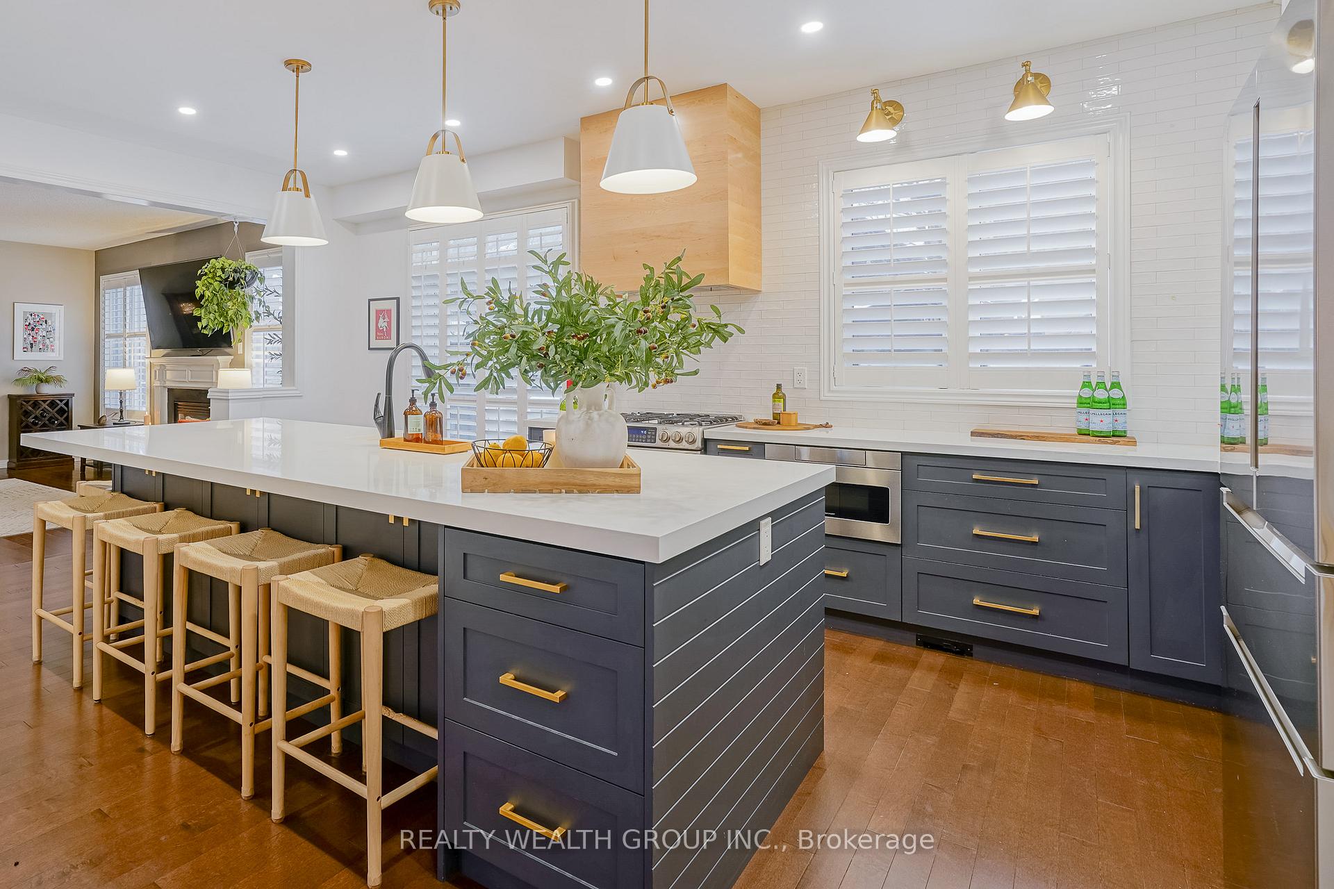 Photo 6 of 22 Halldorson Avenue, Aurora, Bayview Northeast — HOMEH