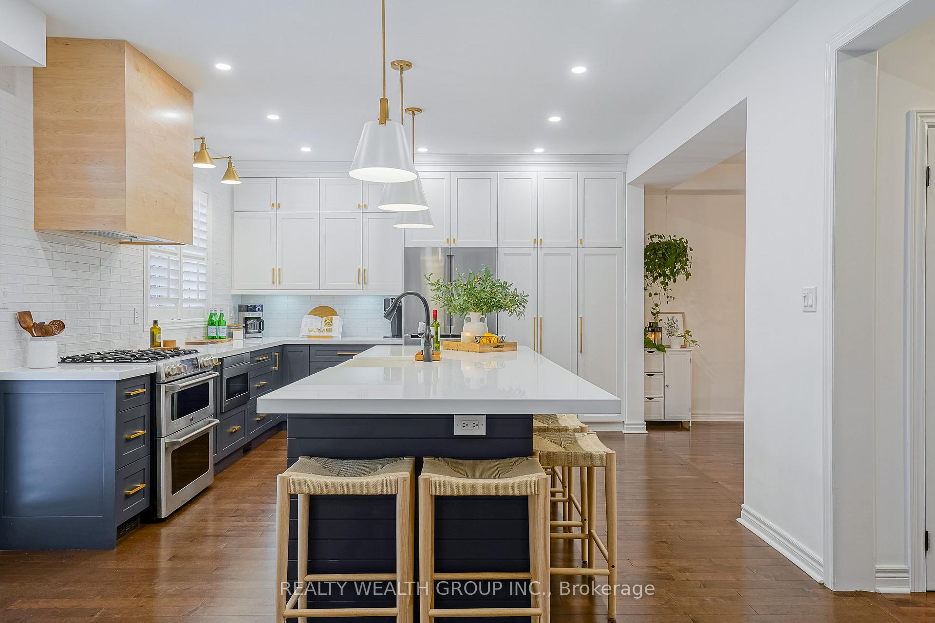Photo 9 of 22 Halldorson Avenue, Aurora, Bayview Northeast — HOMEH
