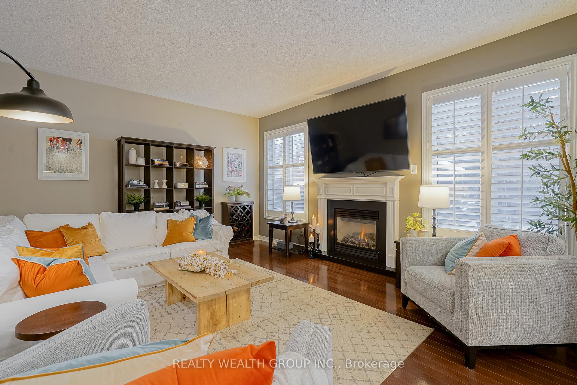 Photo 11 of 22 Halldorson Avenue, Aurora, Bayview Northeast — HOMEH