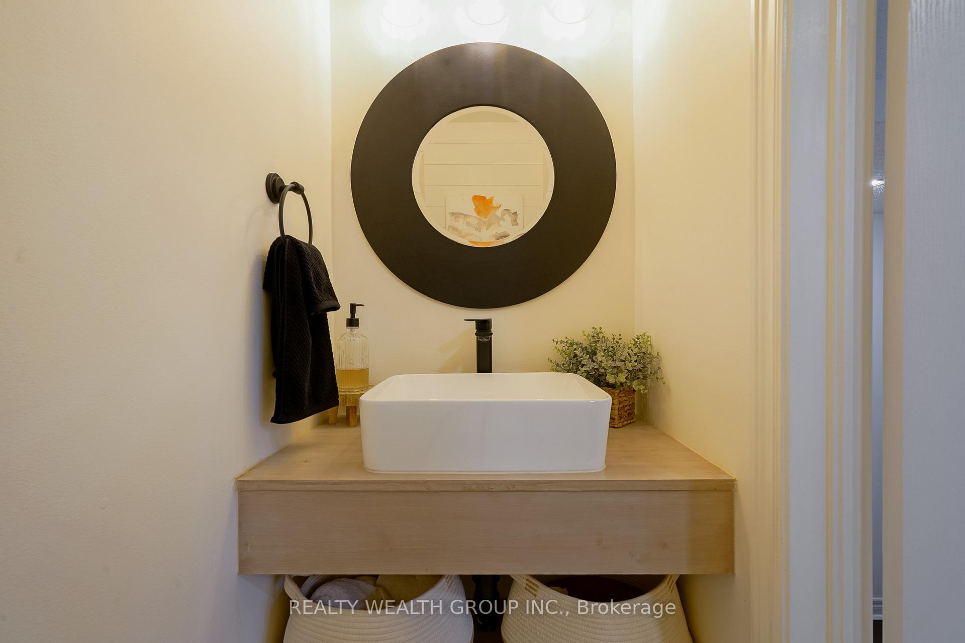 Photo 12 of 22 Halldorson Avenue, Aurora, Bayview Northeast — HOMEH