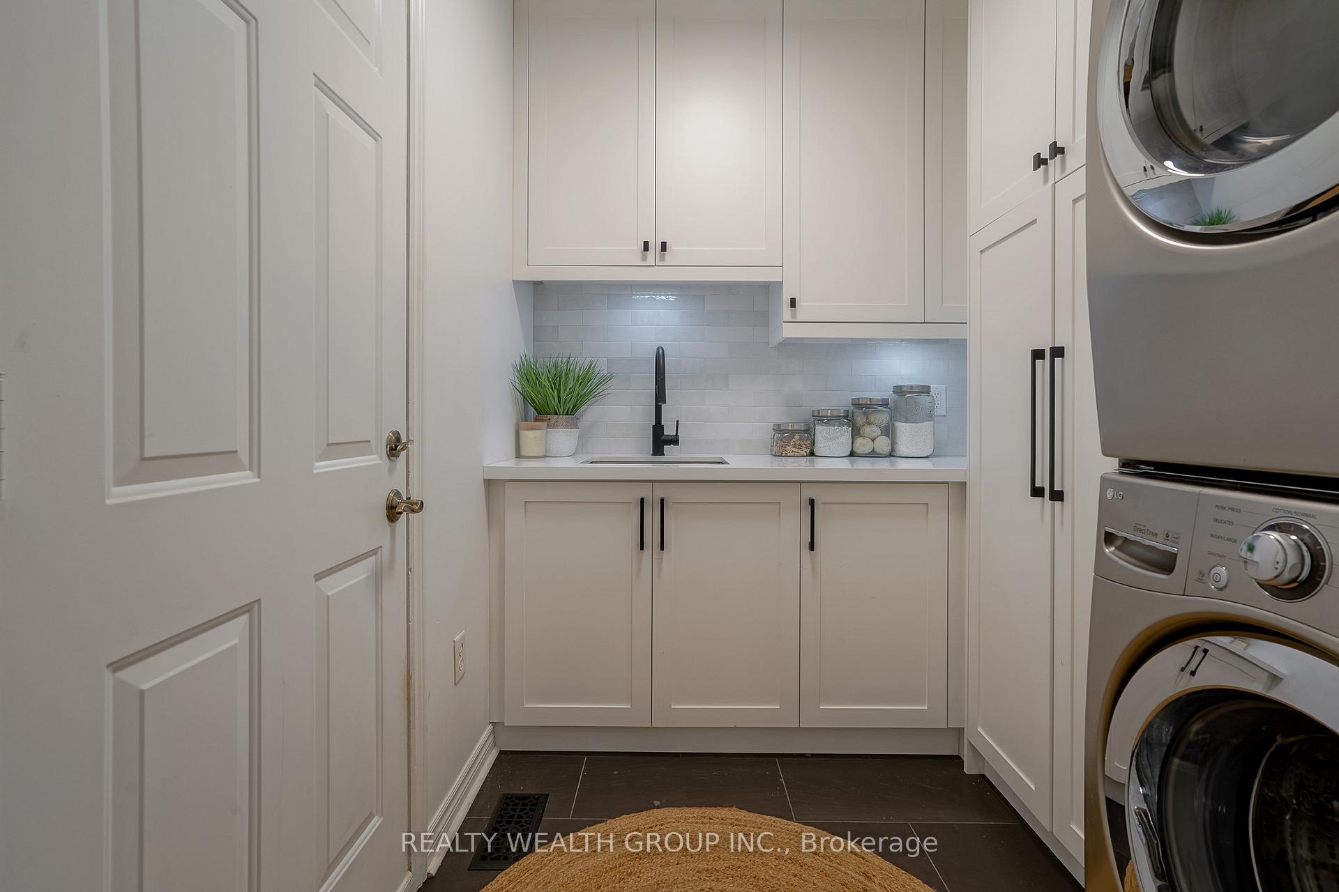 Photo 13 of 22 Halldorson Avenue, Aurora, Bayview Northeast — HOMEH