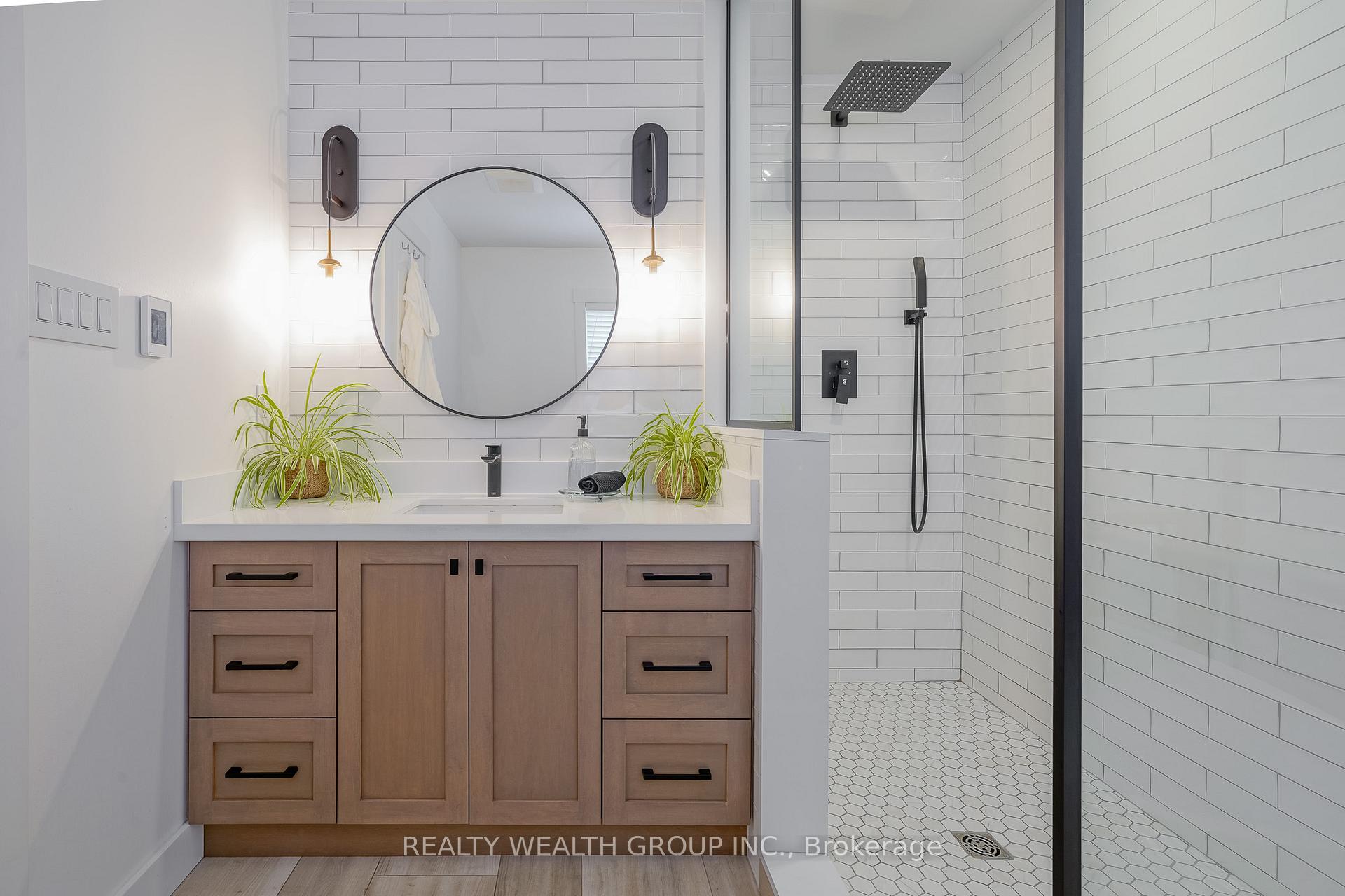 Photo 18 of 22 Halldorson Avenue, Aurora, Bayview Northeast — HOMEH