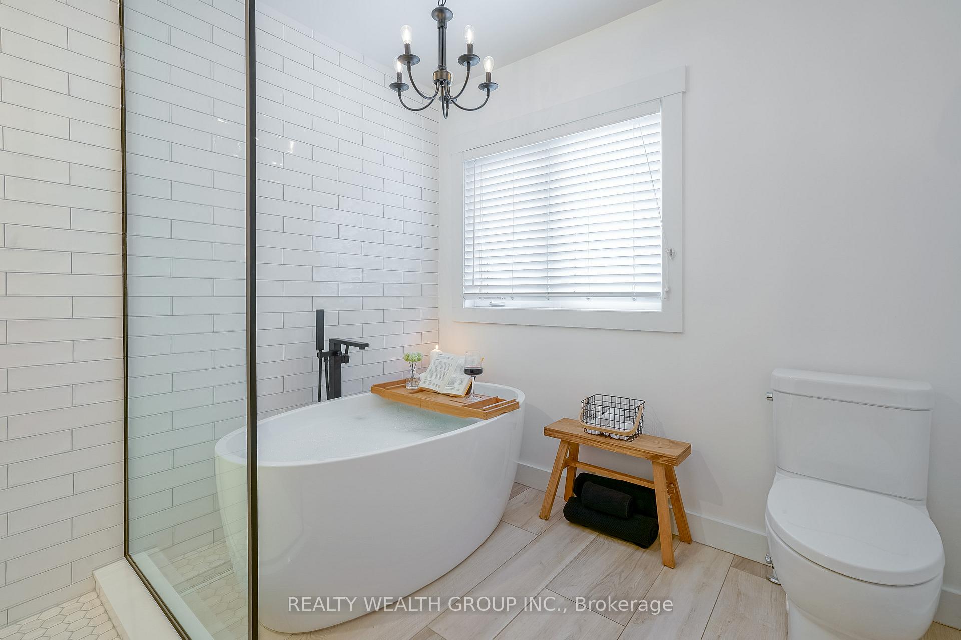 Photo 19 of 22 Halldorson Avenue, Aurora, Bayview Northeast — HOMEH