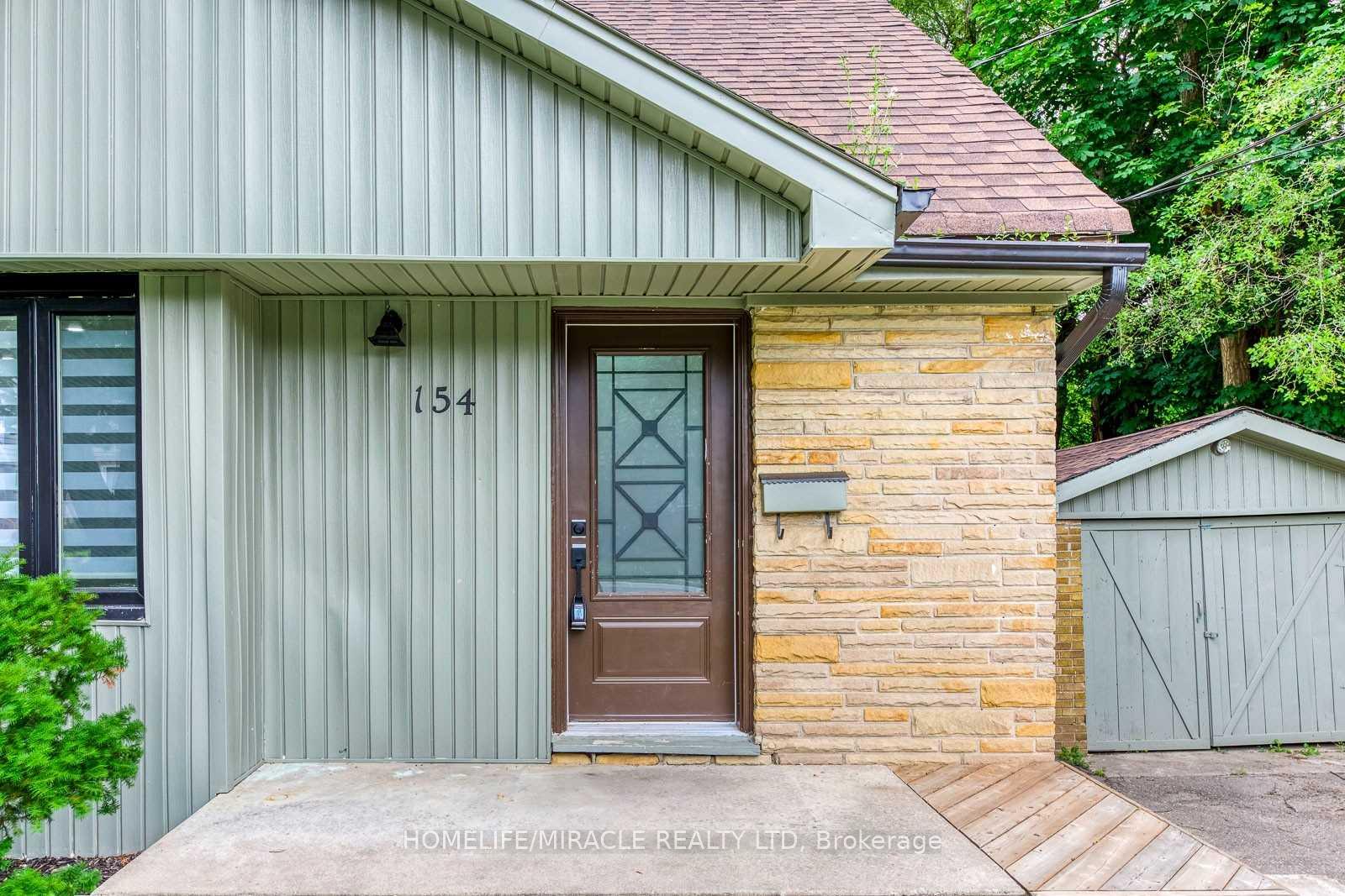 Photo 5 of 154 Elizabeth Street S, Brampton, Brampton South — HOMEH