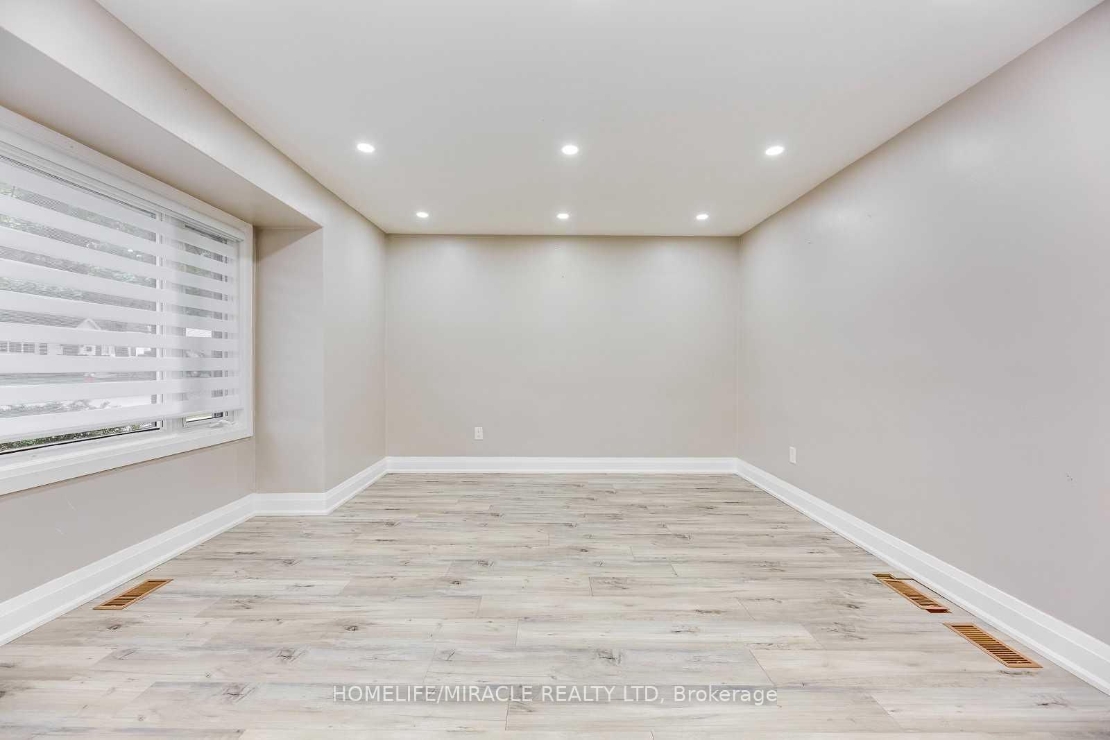Photo 6 of 154 Elizabeth Street S, Brampton, Brampton South — HOMEH