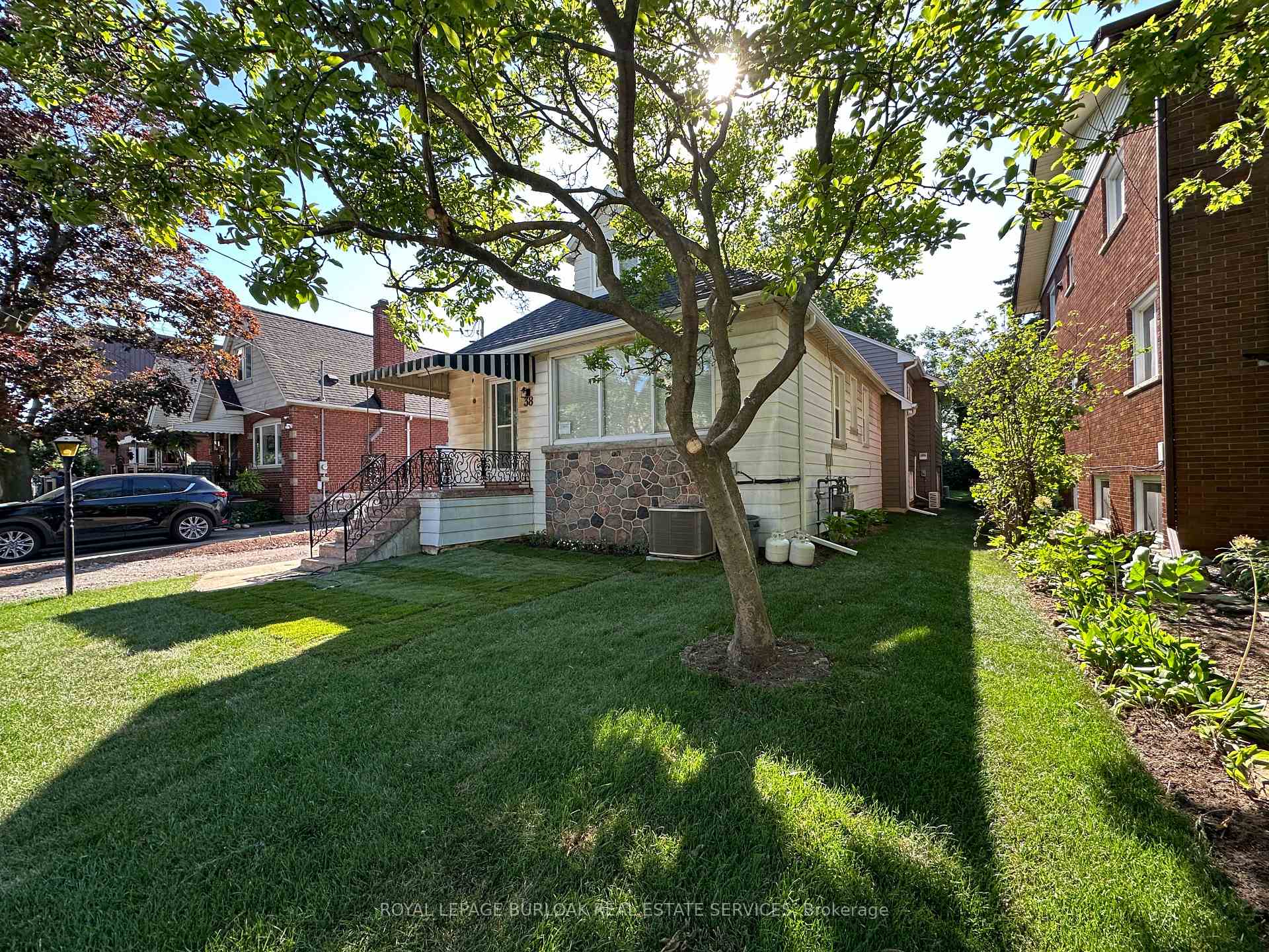 Photo 2 of 38 Viewpoint Avenue, Hamilton, Eastmount — HOMEH