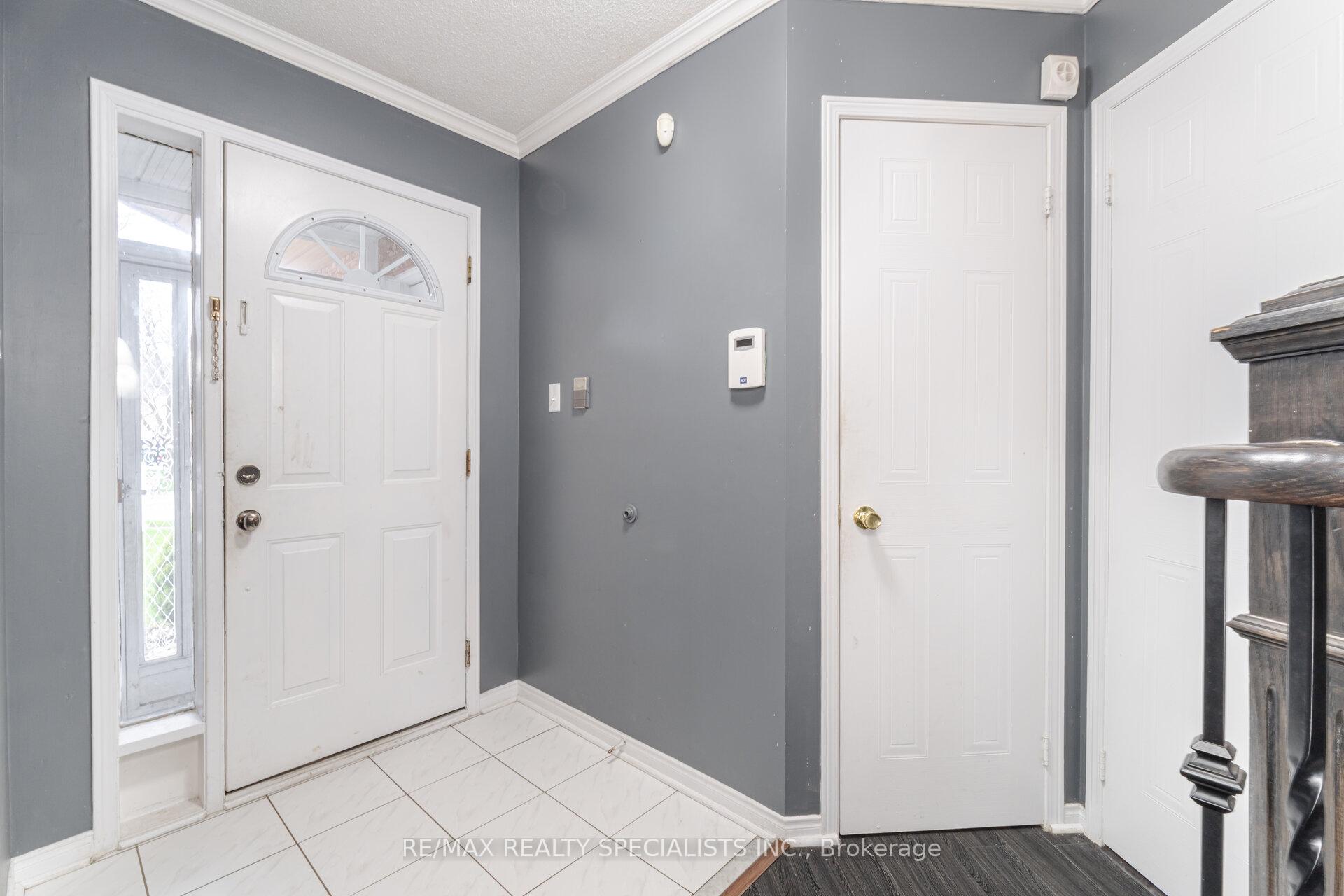 Photo 3 of 71 Cedarwood Crescent, Brampton, Brampton West — HOMEH