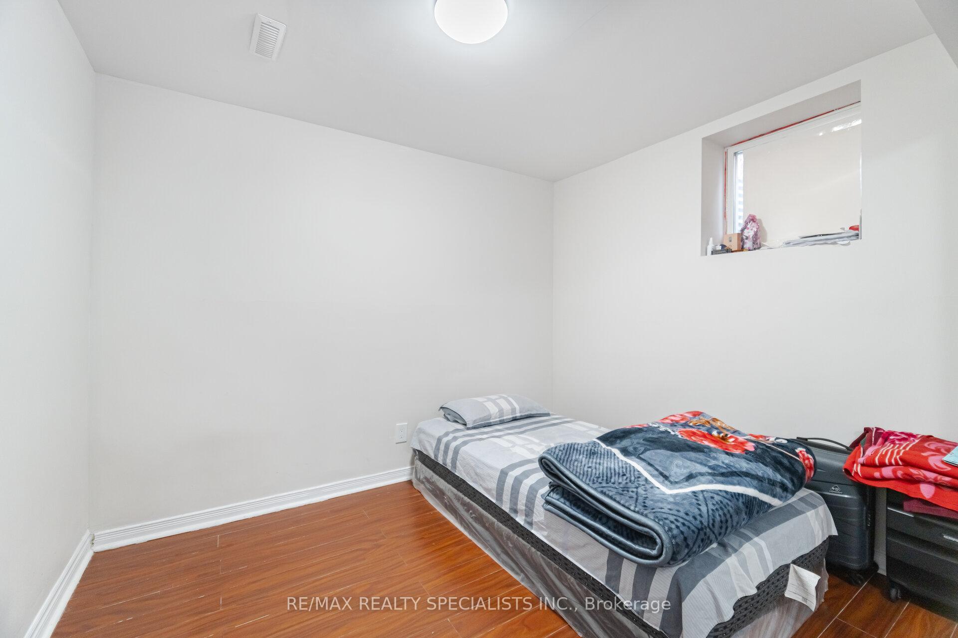 Photo 38 of 71 Cedarwood Crescent, Brampton, Brampton West — HOMEH