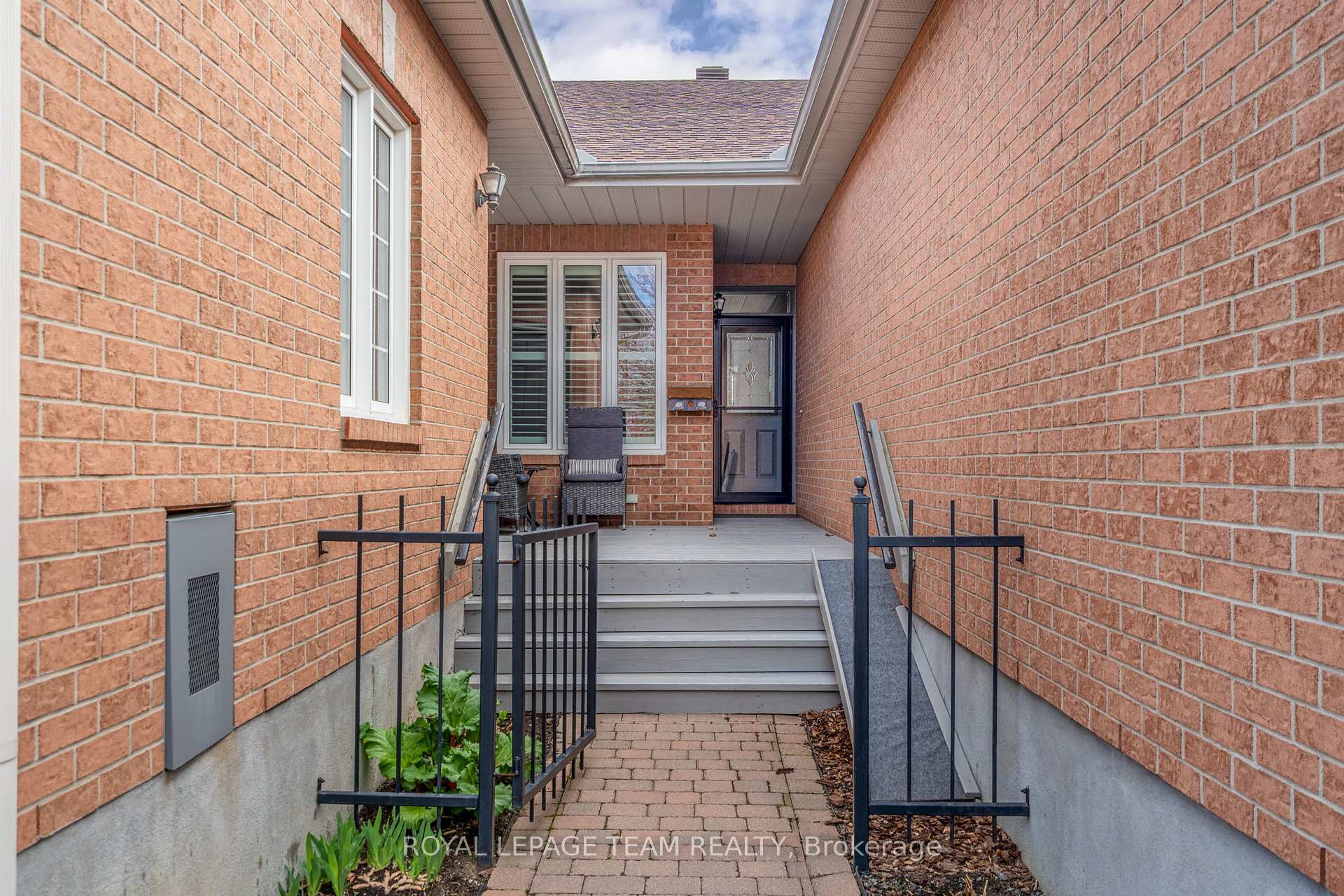 Photo 3 of 13 Eileen Crescent, Ottawa, Stittsville (Central) — HOMEH