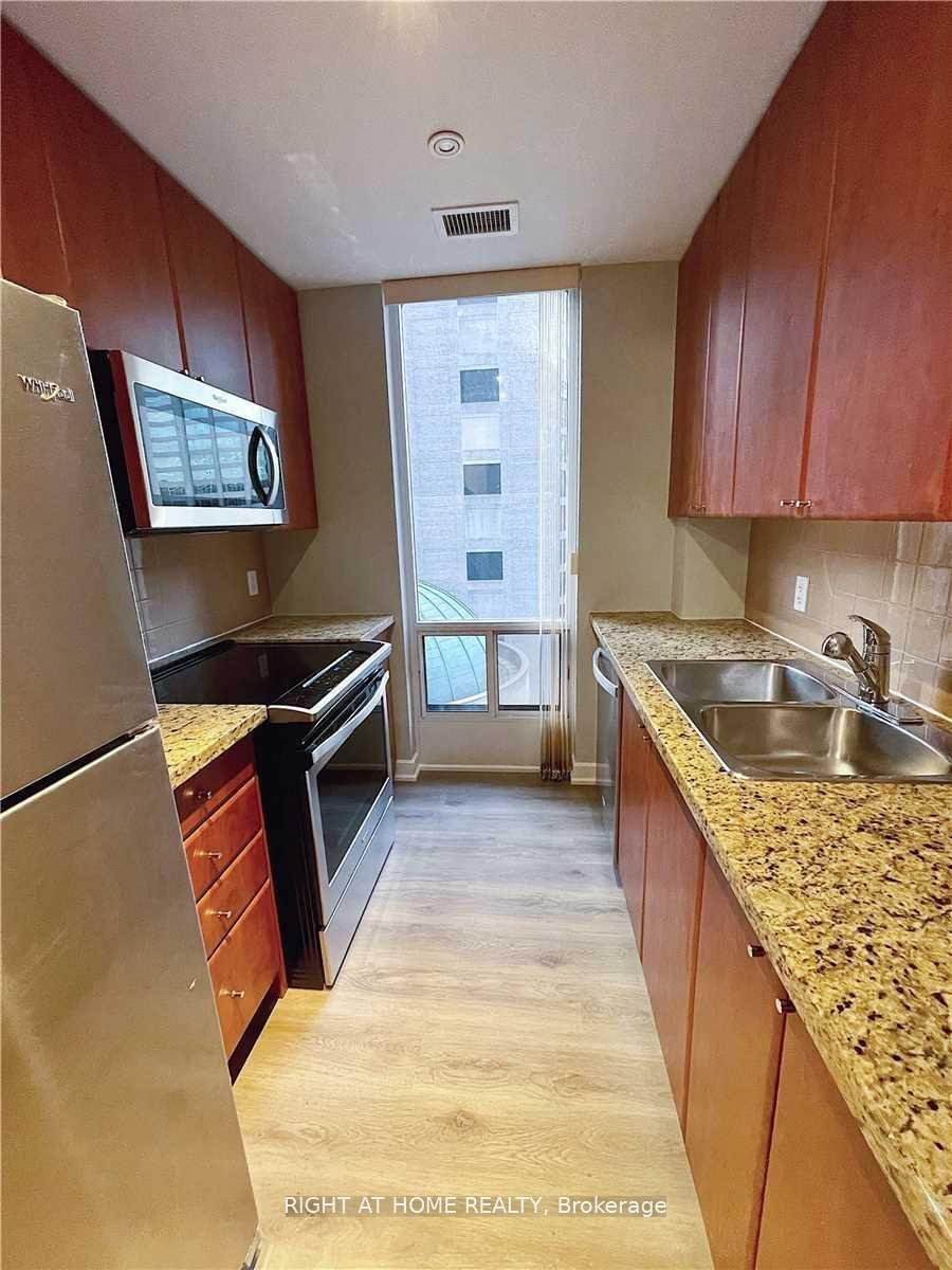 Photo 4 of Unit 902, 85 Bloor Street E, Toronto, Church-Yonge Corridor — HOMEH