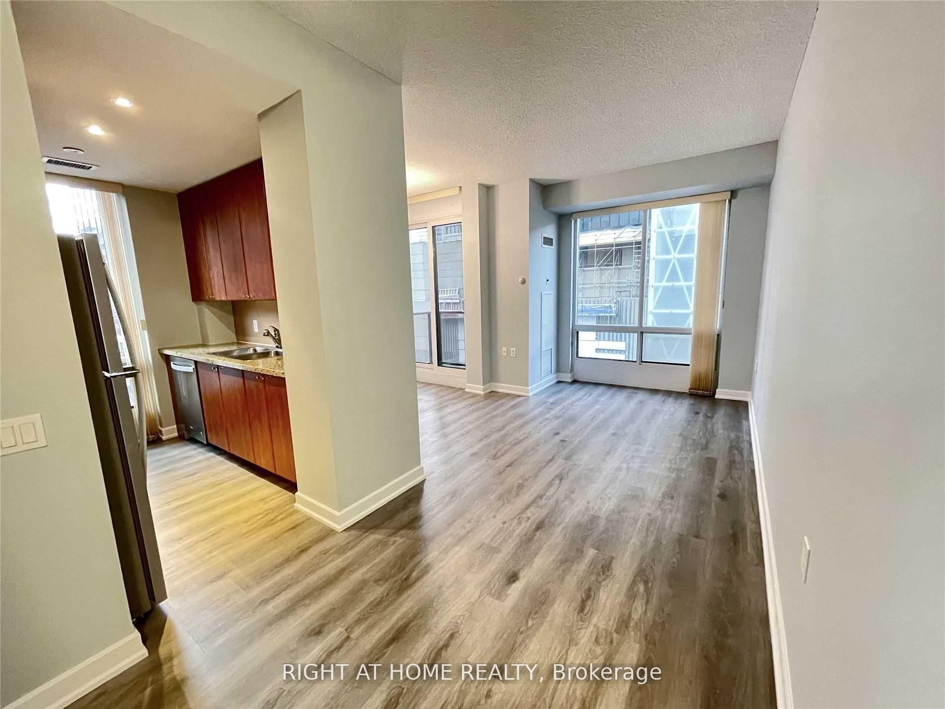 Photo 5 of Unit 902, 85 Bloor Street E, Toronto, Church-Yonge Corridor — HOMEH