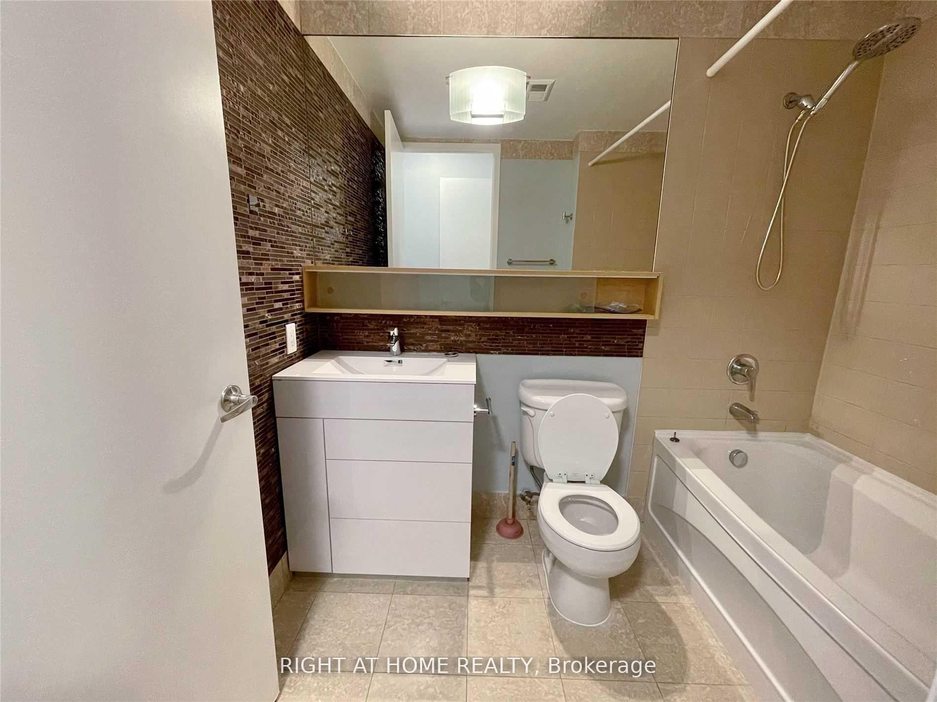 Photo 11 of Unit 902, 85 Bloor Street E, Toronto, Church-Yonge Corridor — HOMEH