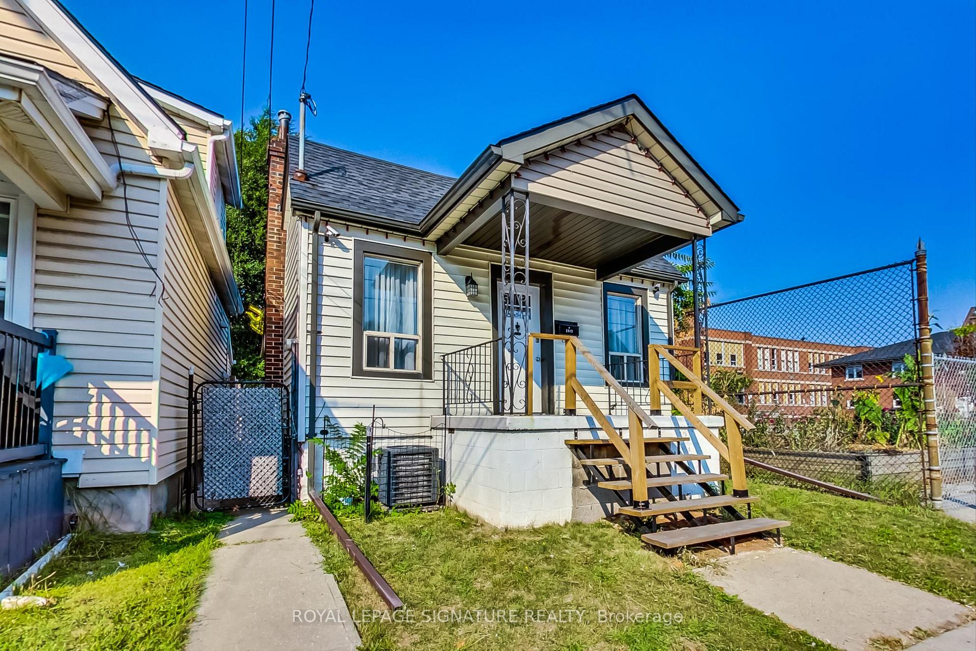 Photo 2 of 1383 Cannon Street E, Hamilton, Crown Point — HOMEH