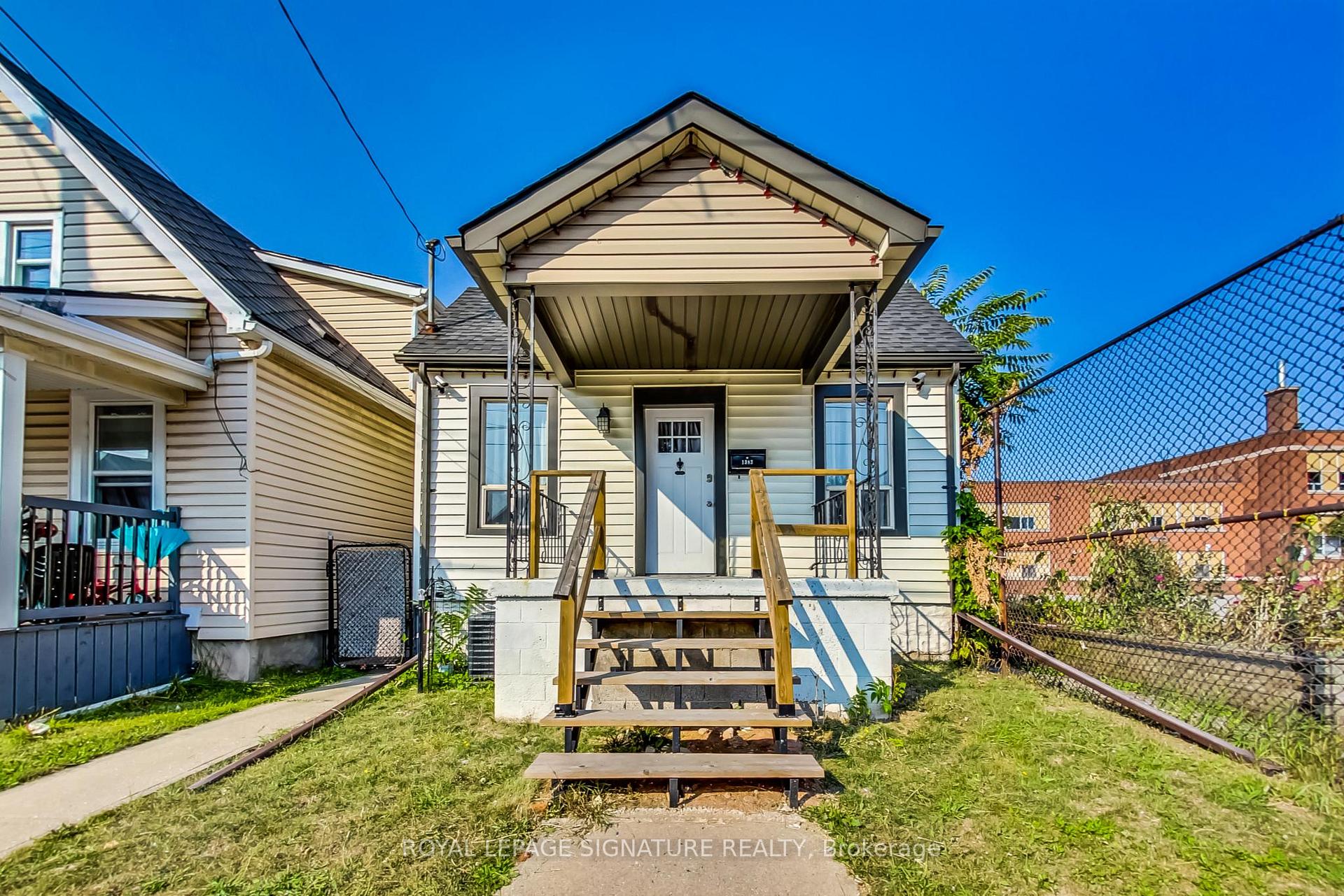 Photo 3 of 1383 Cannon Street E, Hamilton, Crown Point — HOMEH