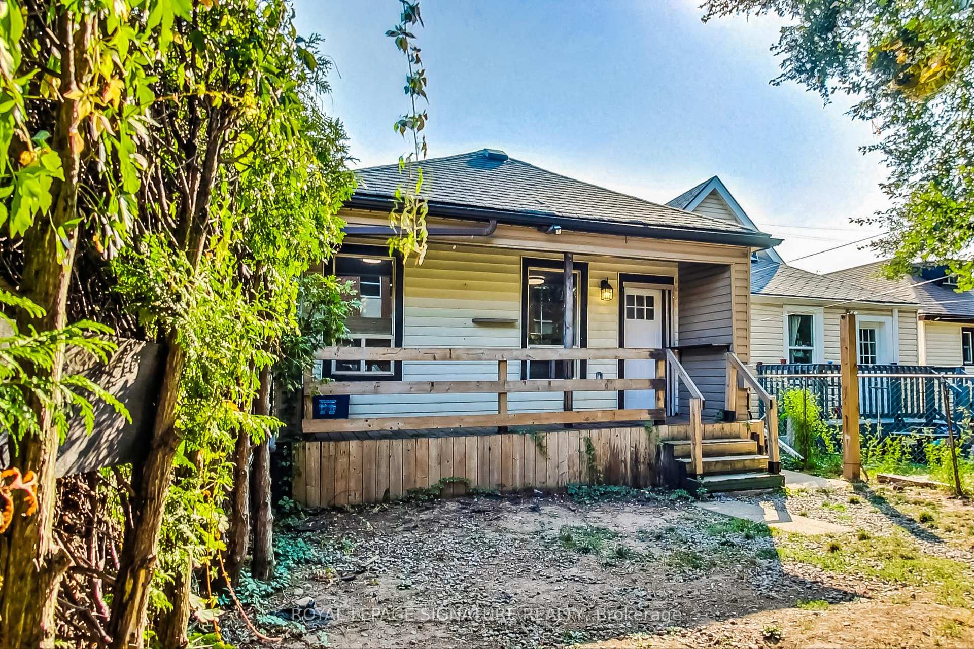 Photo 25 of 1383 Cannon Street E, Hamilton, Crown Point — HOMEH