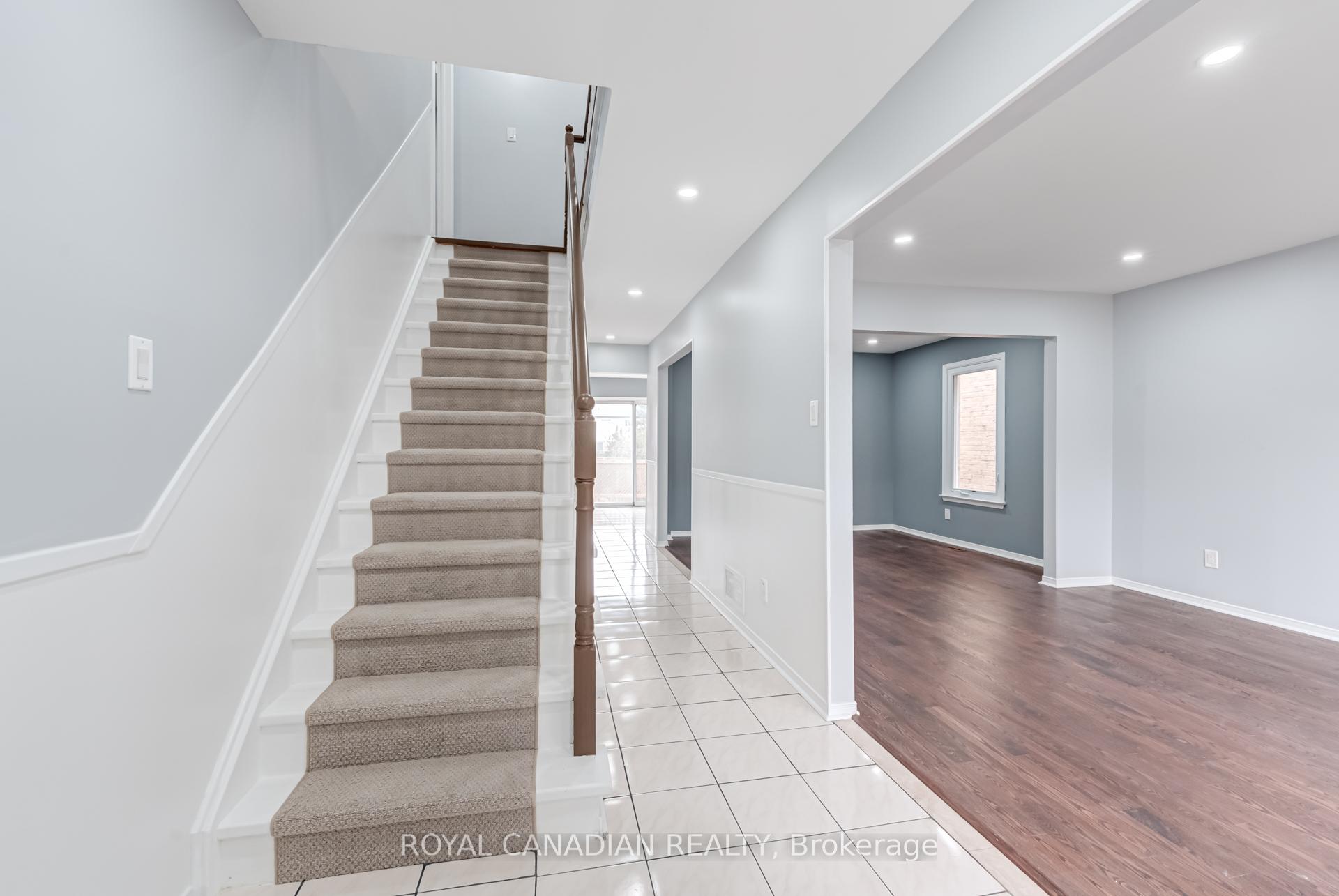 Photo 3 of 28 Nickel Crescent, Brampton, Westgate — HOMEH