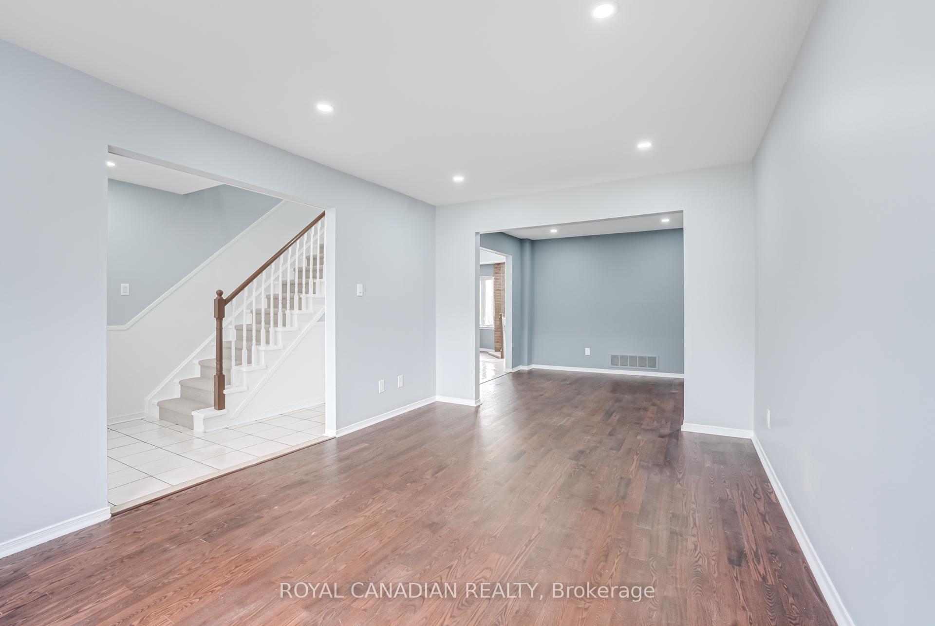 Photo 5 of 28 Nickel Crescent, Brampton, Westgate — HOMEH