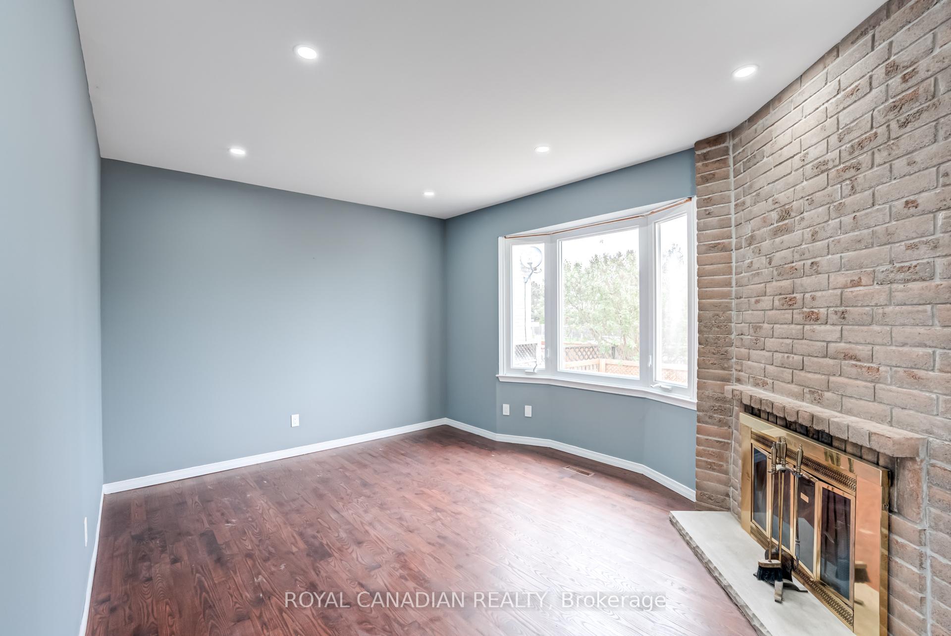 Photo 13 of 28 Nickel Crescent, Brampton, Westgate — HOMEH