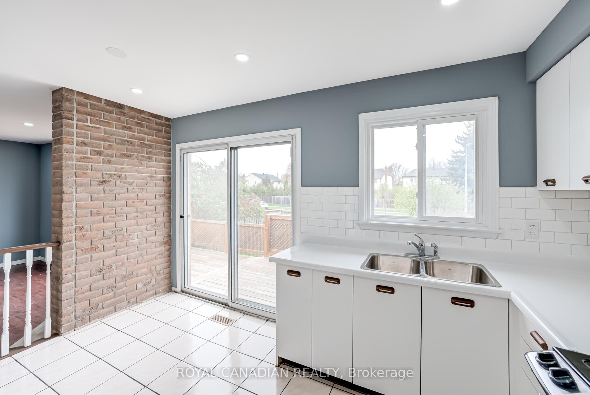 Photo 12 of 28 Nickel Crescent, Brampton, Westgate — HOMEH