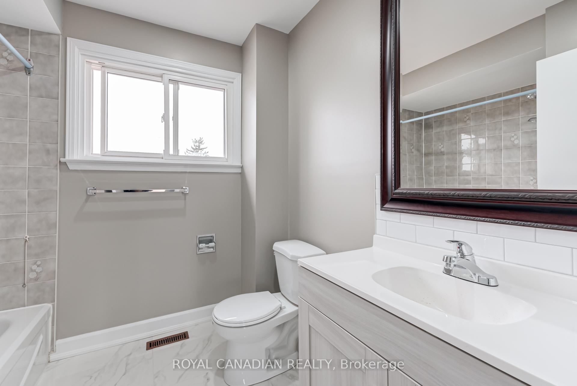 Photo 10 of 28 Nickel Crescent, Brampton, Westgate — HOMEH