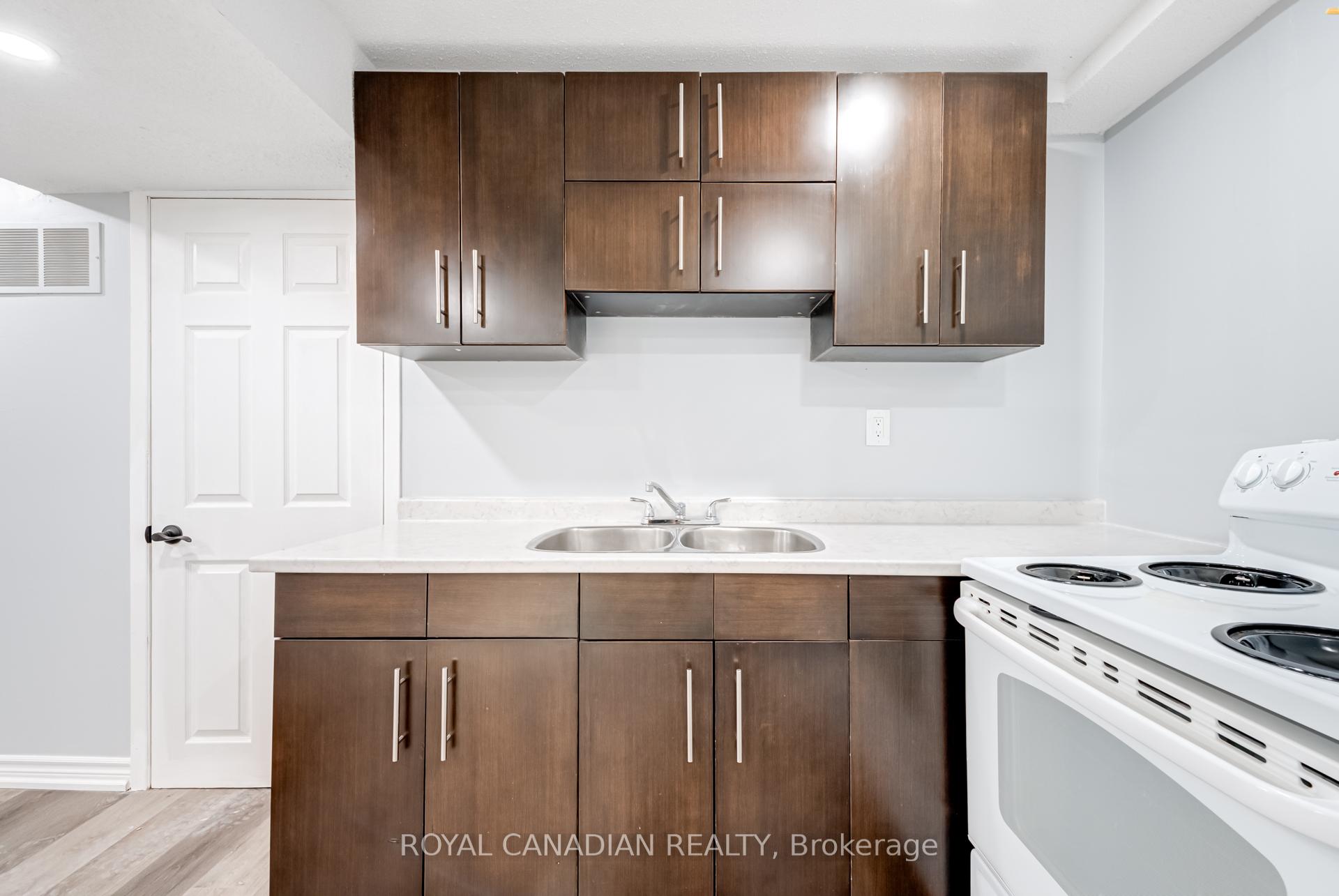 Photo 16 of 28 Nickel Crescent, Brampton, Westgate — HOMEH