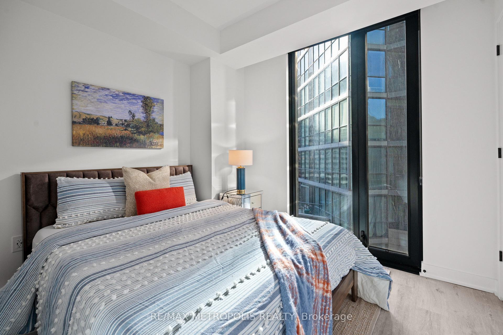 Photo 3 of Unit 810, 55 Charles Street E, Toronto, Church-Yonge Corridor — HOMEH