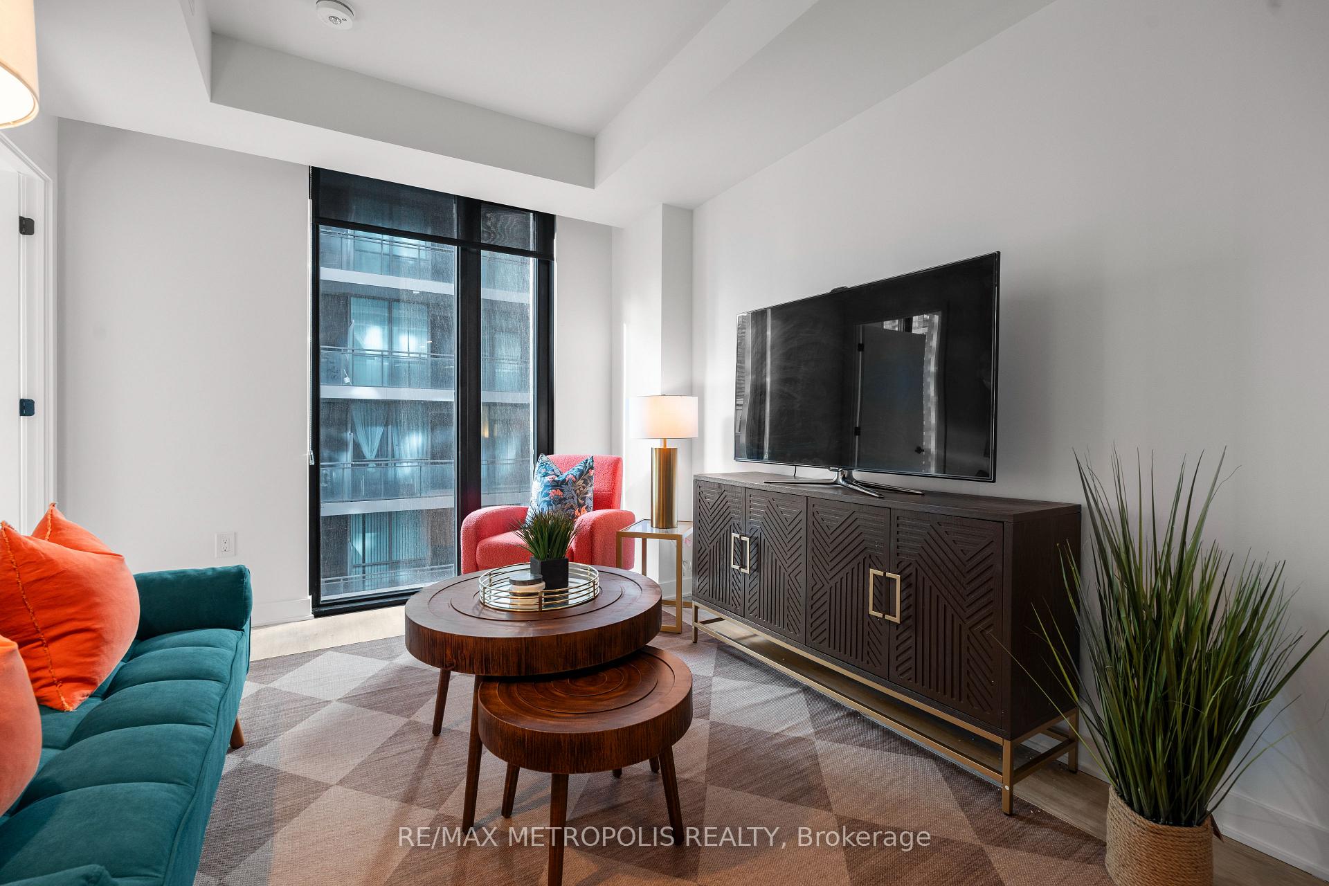 Photo 5 of Unit 810, 55 Charles Street E, Toronto, Church-Yonge Corridor — HOMEH