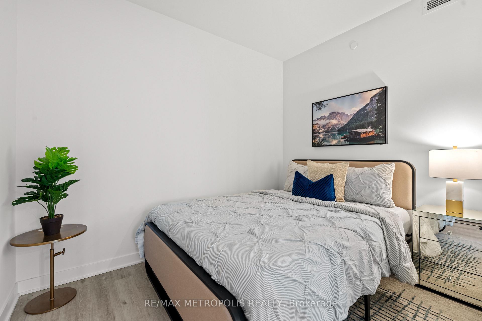 Photo 9 of Unit 810, 55 Charles Street E, Toronto, Church-Yonge Corridor — HOMEH