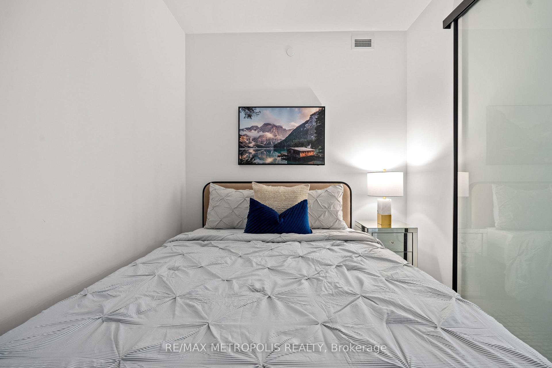 Photo 10 of Unit 810, 55 Charles Street E, Toronto, Church-Yonge Corridor — HOMEH