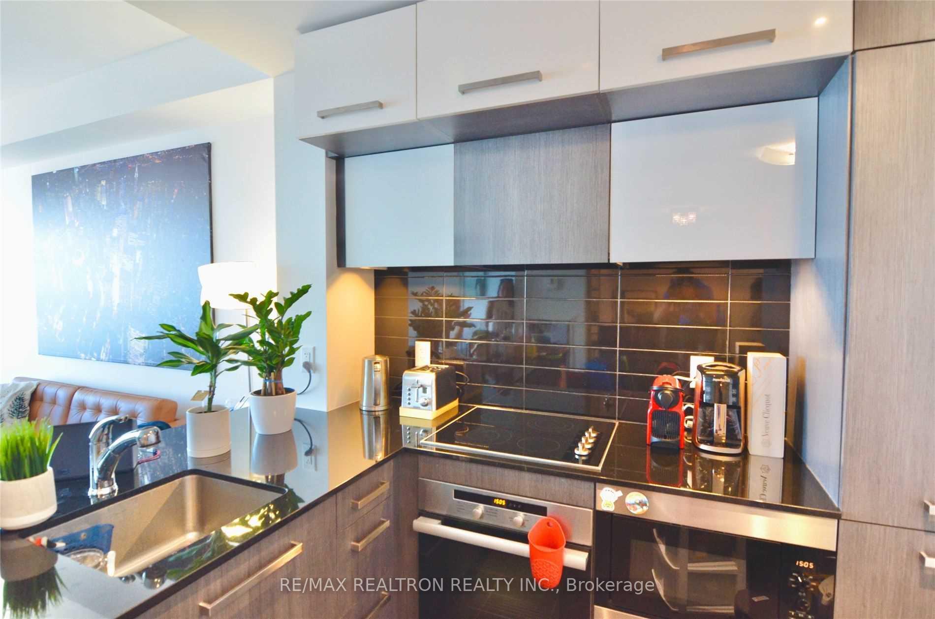 Photo 8 of Unit 4901, 8 The Esplanade, Toronto, Waterfront Communities — HOMEH
