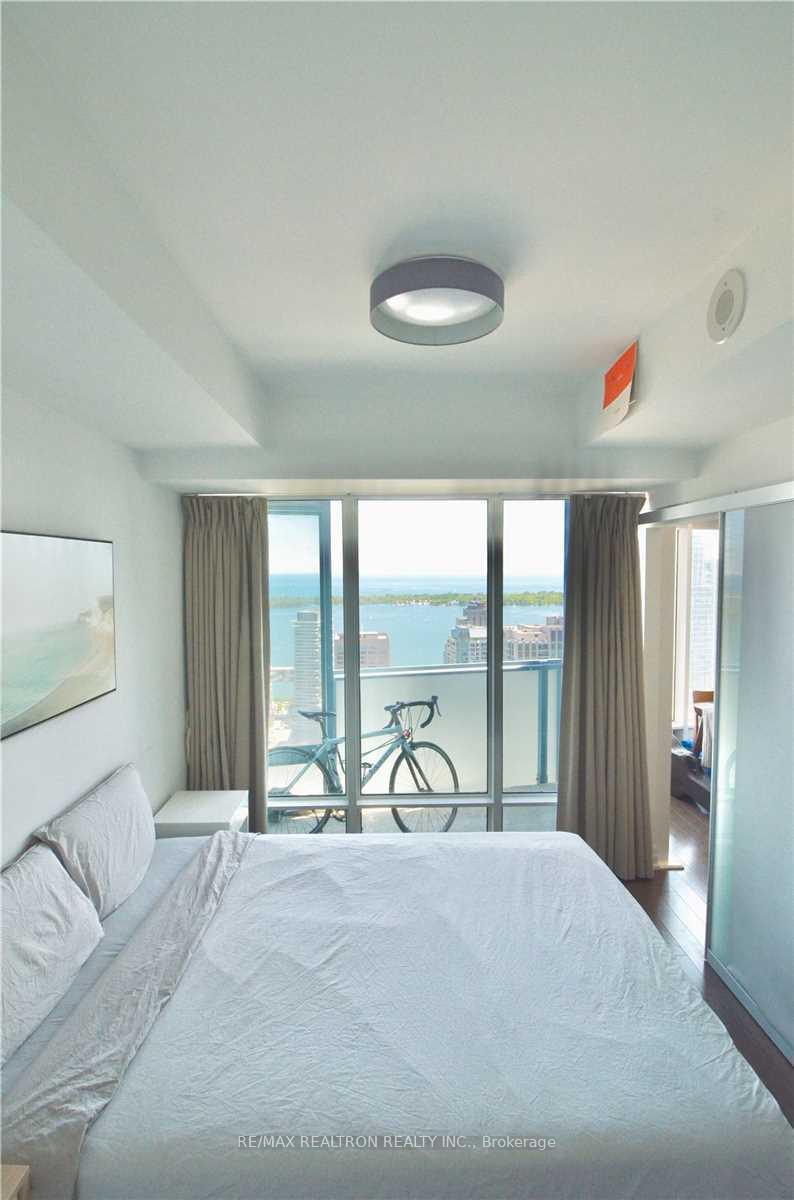 Photo 4 of Unit 4901, 8 The Esplanade, Toronto, Waterfront Communities — HOMEH