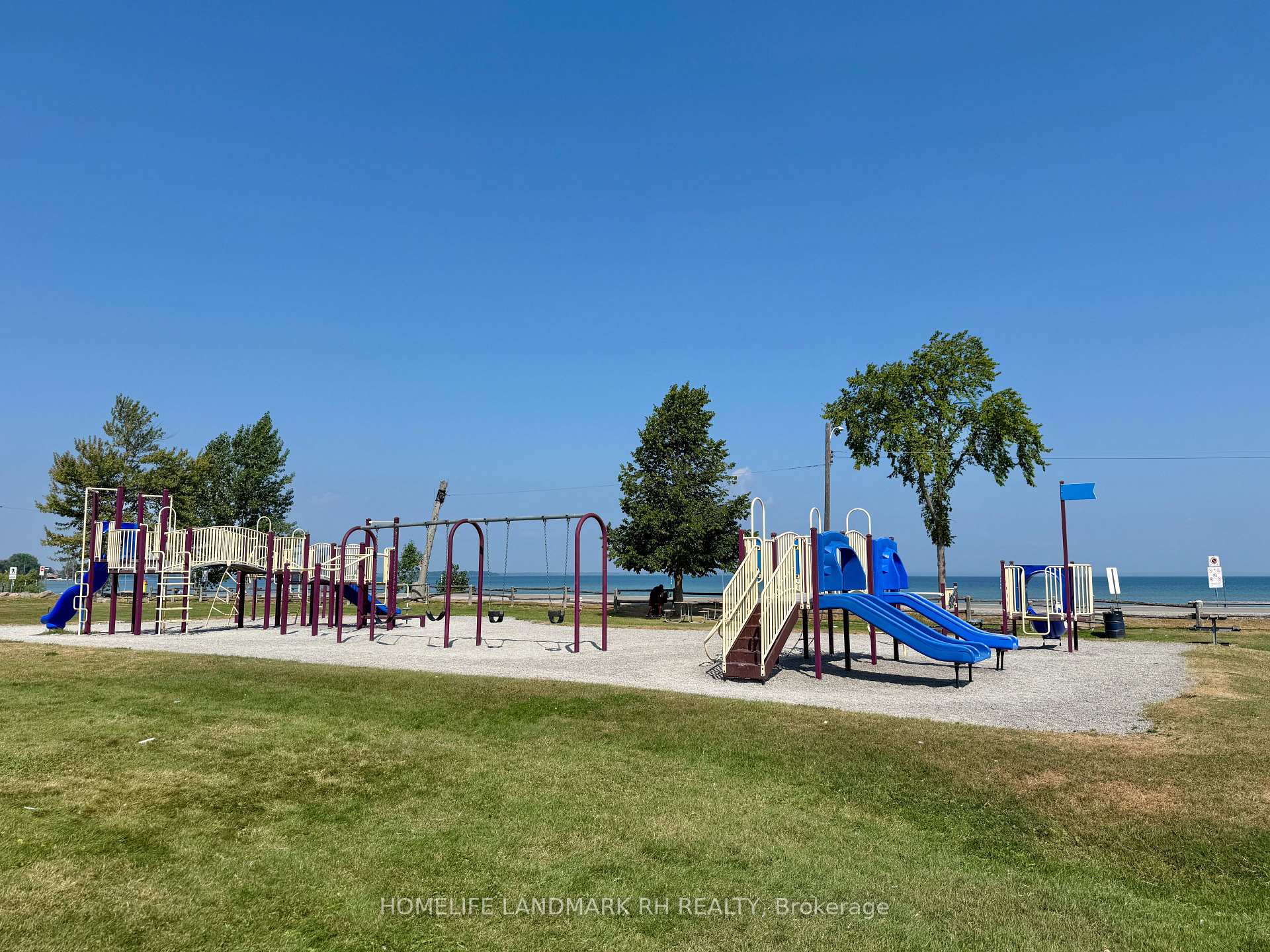 Photo 24 of 795 Third Avenue, Georgina, Historic Lakeshore Communities — HOMEH