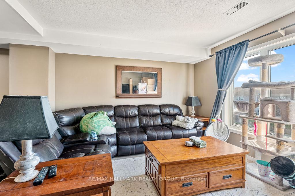 Photo 9 of 114 Bonfield Private, Ottawa, Avalon East — HOMEH