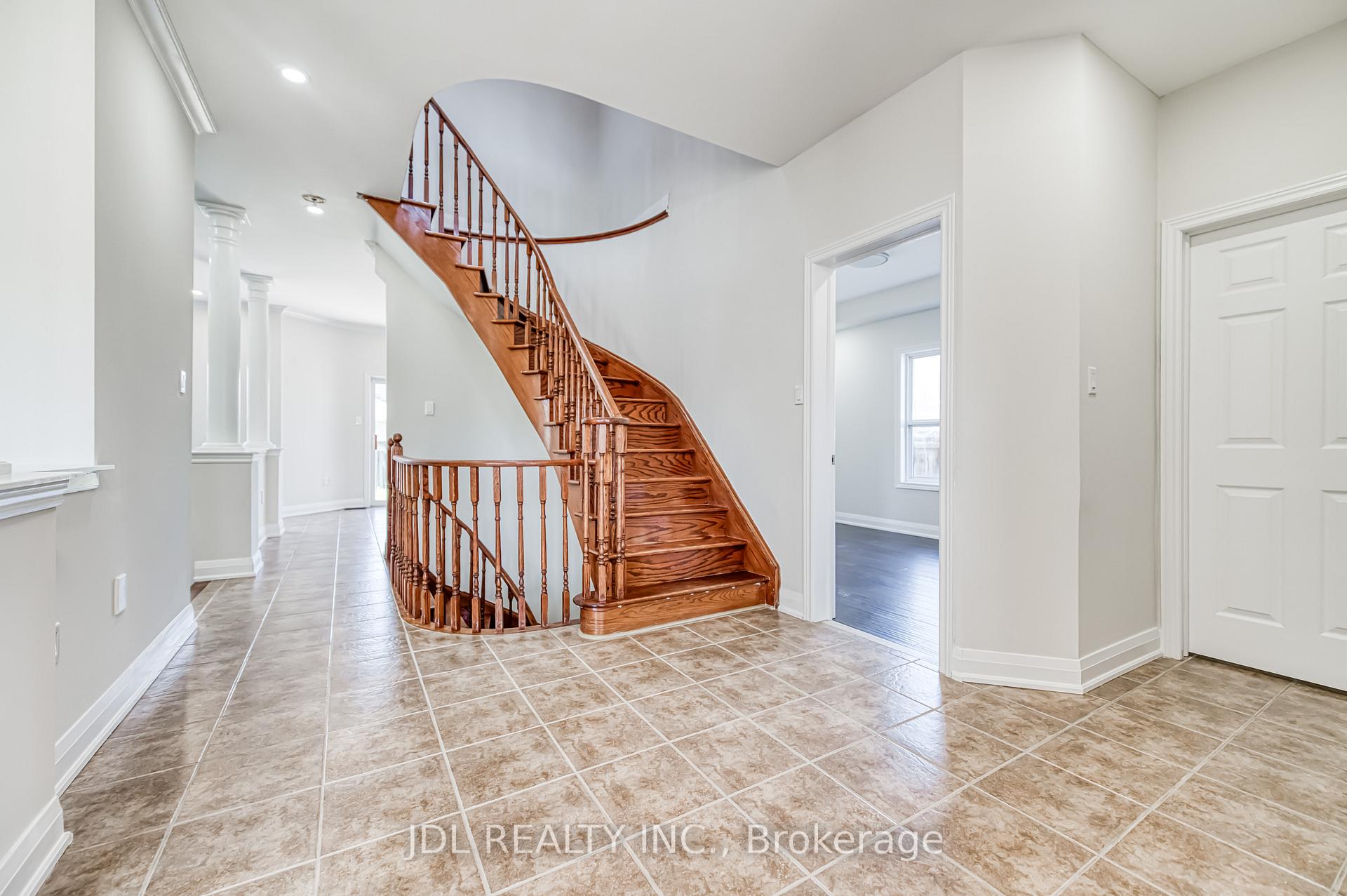 Photo 4 of 63 Joseph Crescent, Barrie, Painswick South — HOMEH
