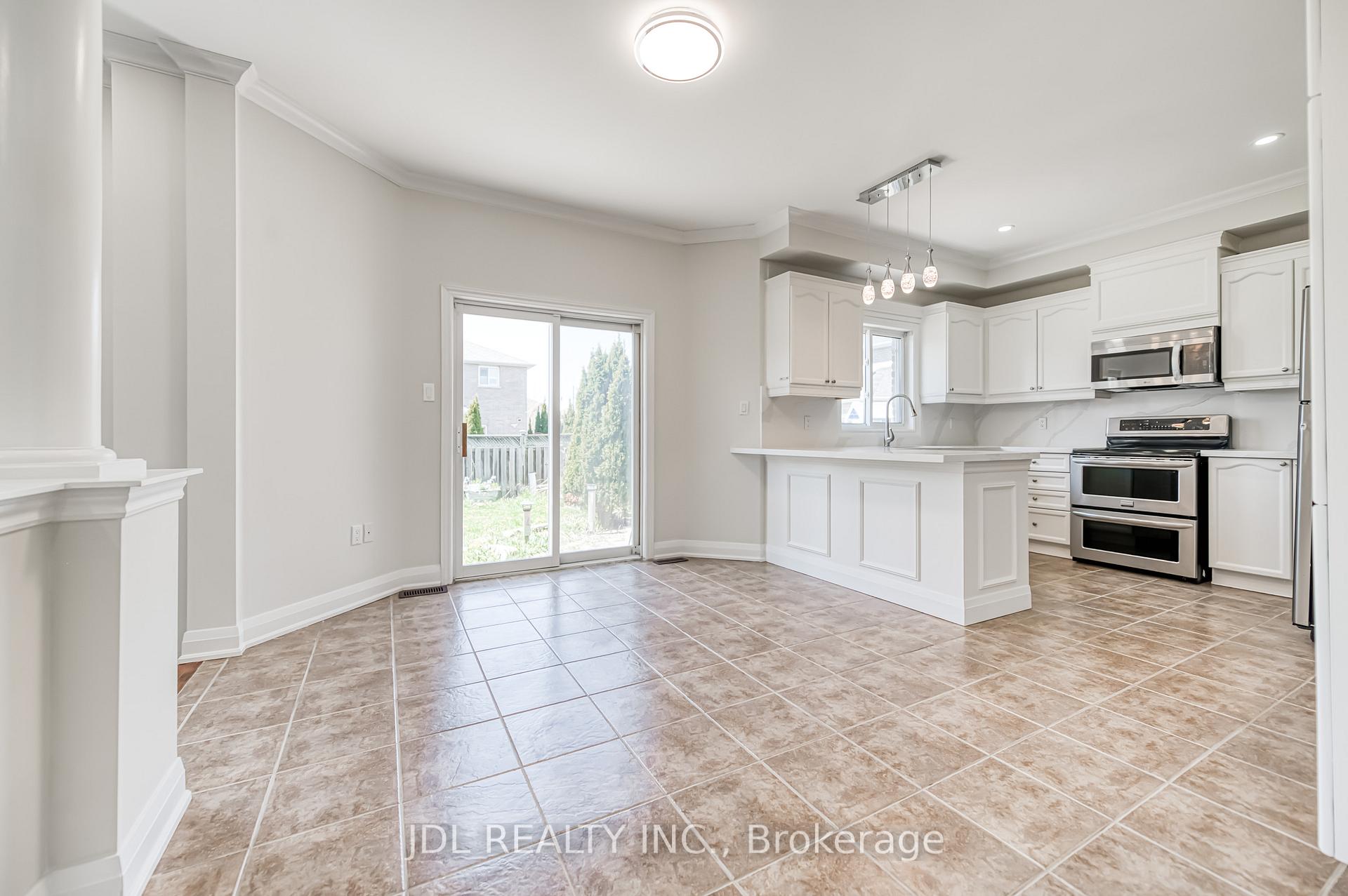 Photo 10 of 63 Joseph Crescent, Barrie, Painswick South — HOMEH