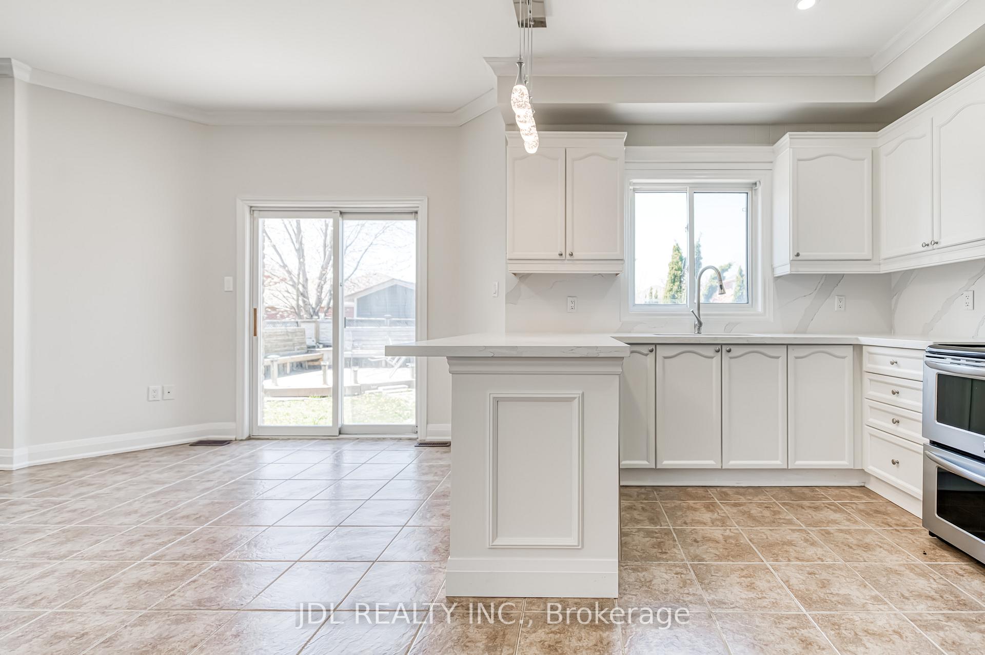 Photo 11 of 63 Joseph Crescent, Barrie, Painswick South — HOMEH