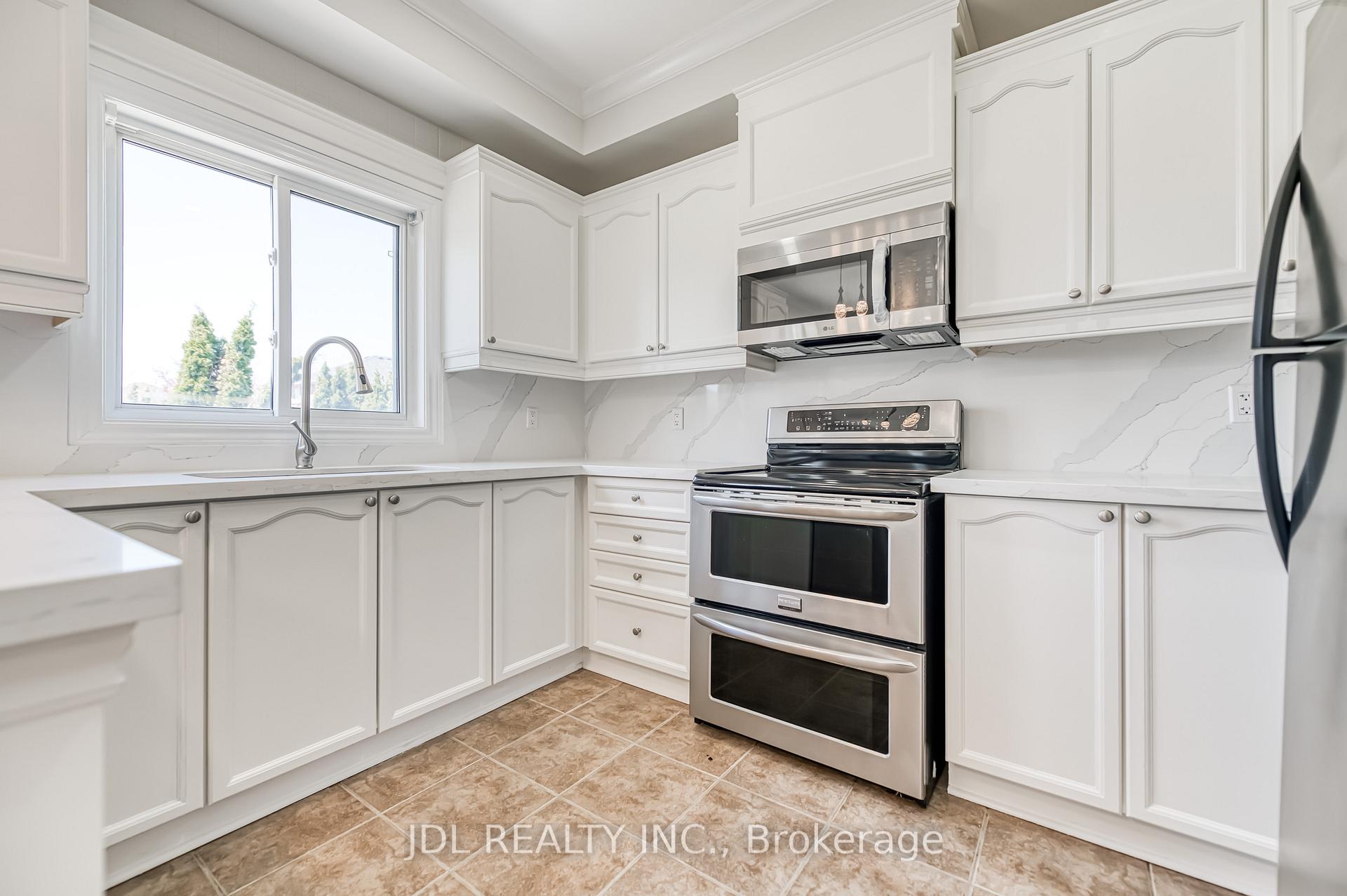 Photo 14 of 63 Joseph Crescent, Barrie, Painswick South — HOMEH