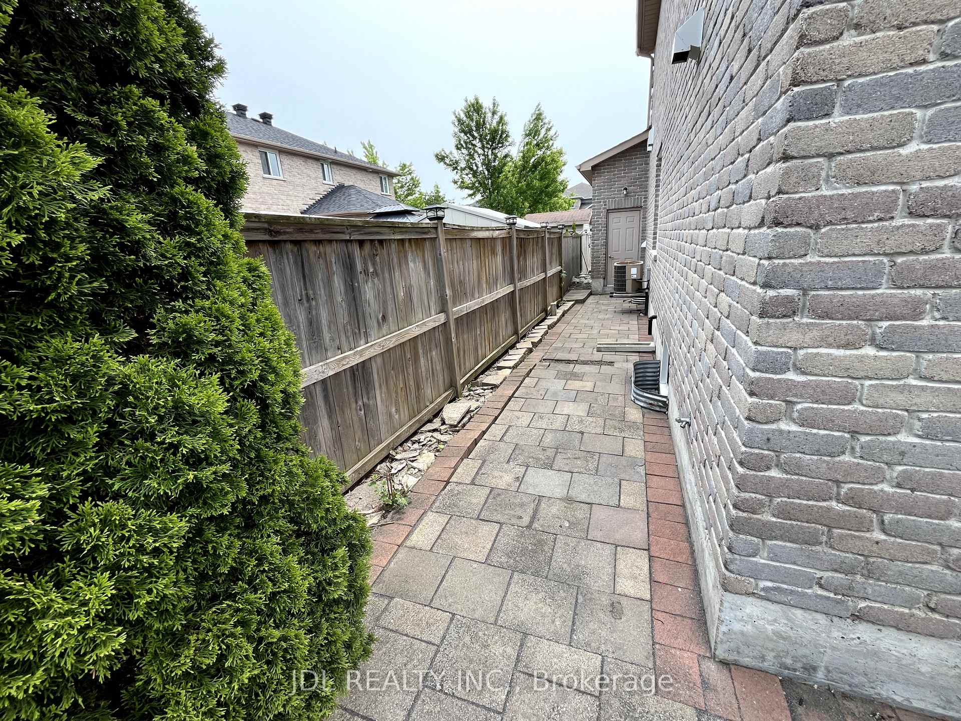 Photo 37 of 63 Joseph Crescent, Barrie, Painswick South — HOMEH