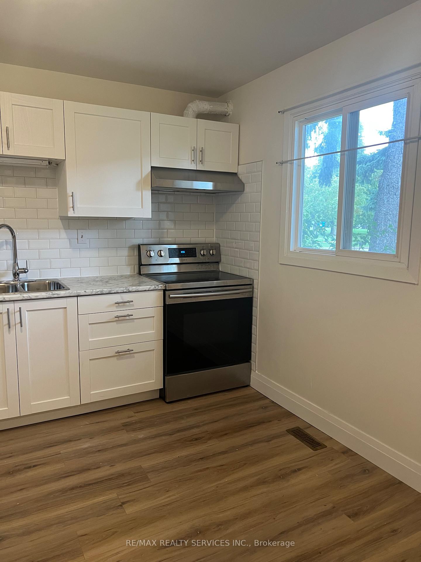 Photo 3 of Unit 49, 93 Hansen Road N, Brampton, Madoc — HOMEH
